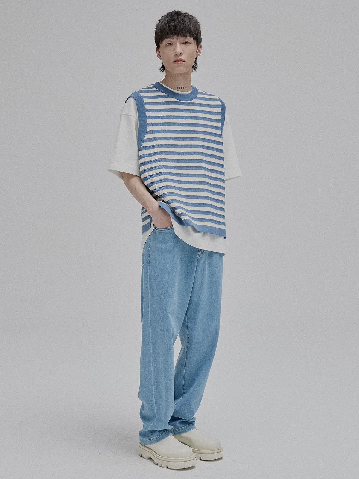Lightweight Stretch Tapered Jeans - Image 4