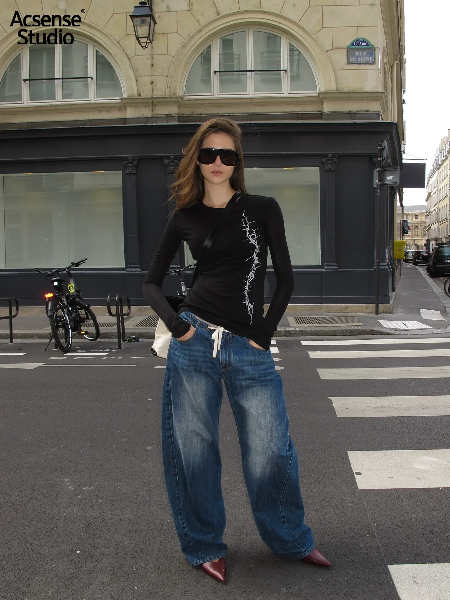 Low-Rise Wide-Leg Drawstring Jeans - Image 4