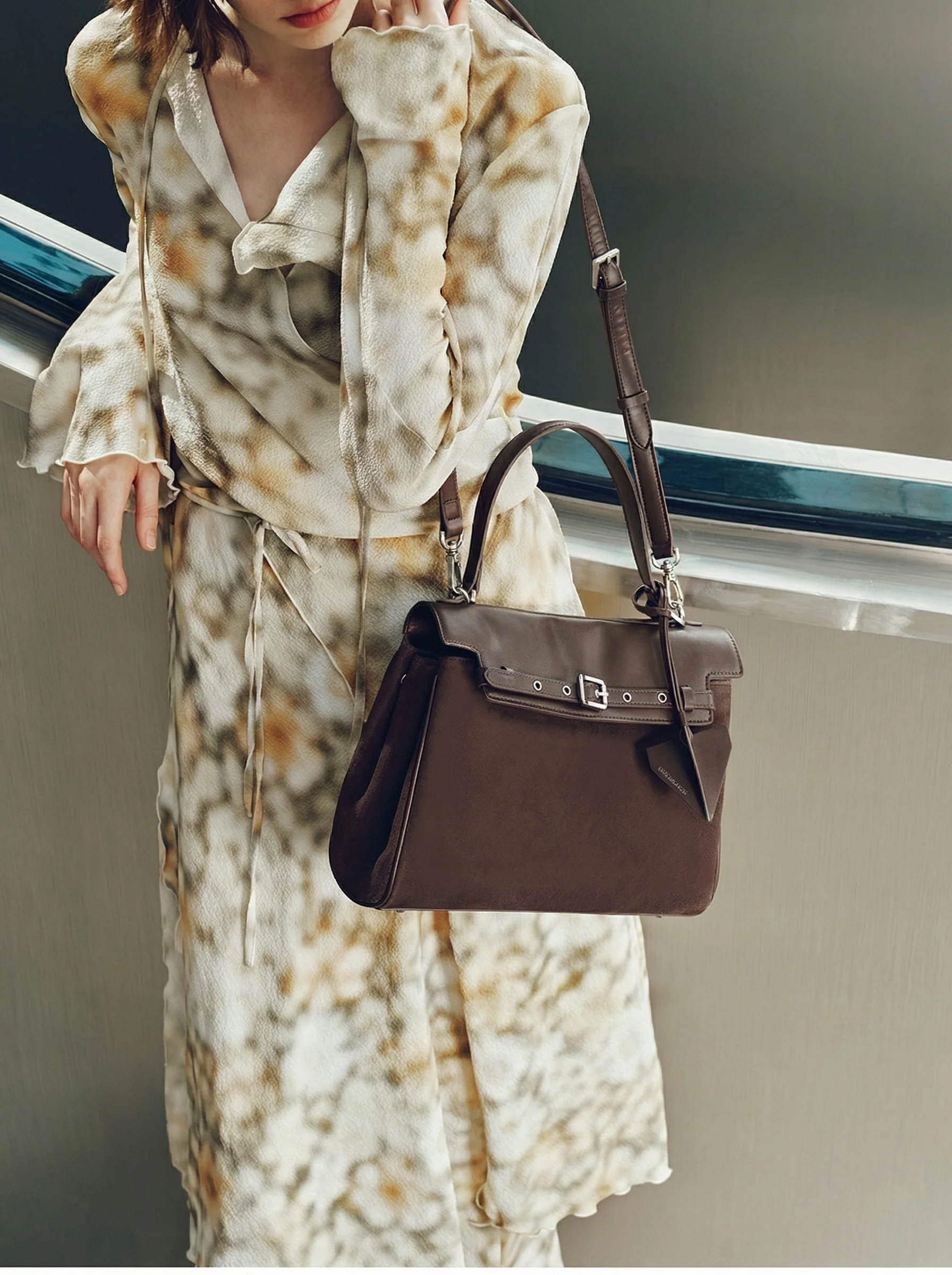 Medium Commuter Leather Shoulder Bag