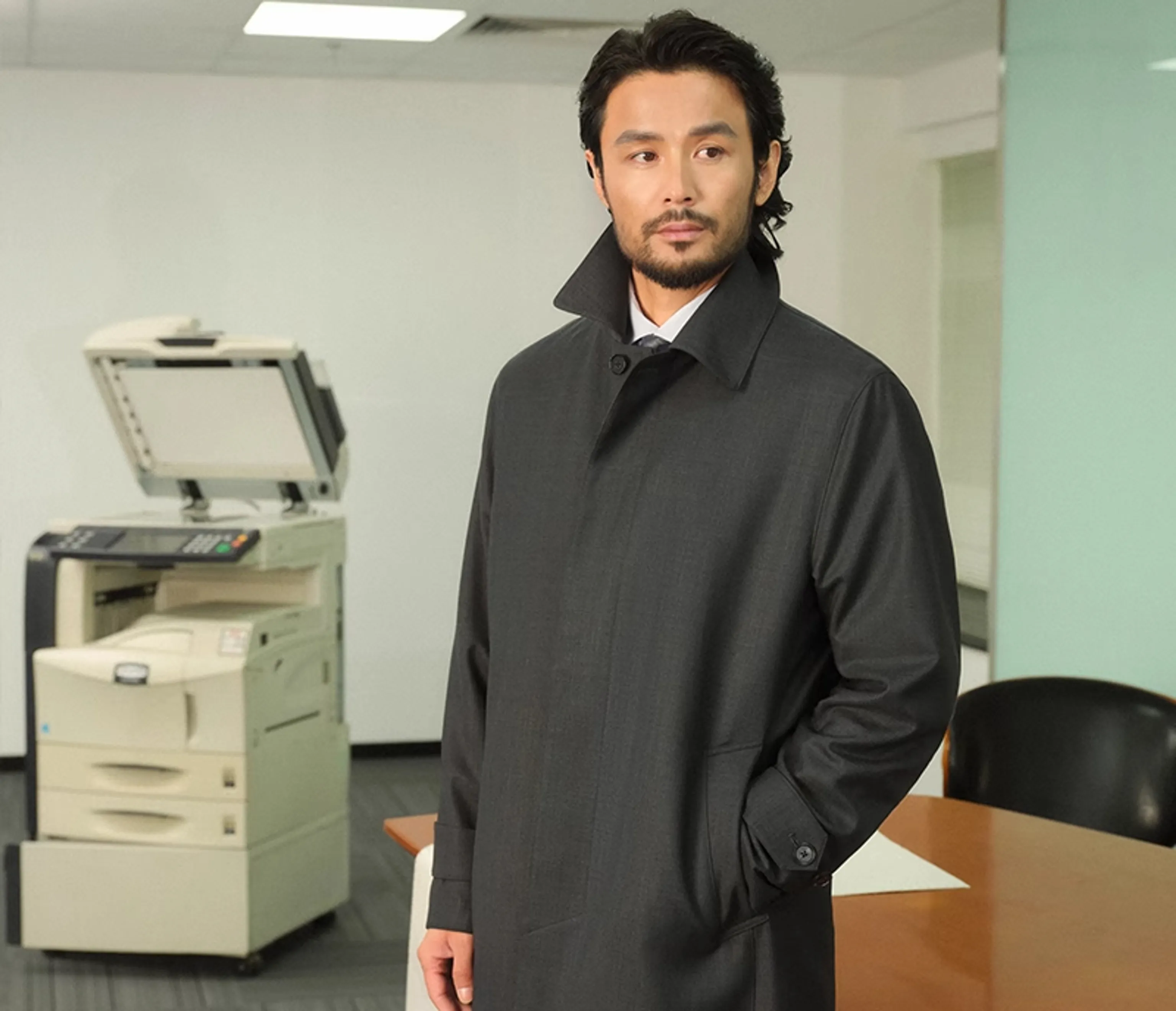 Mid-Length Commuter Overcoat - Image 10