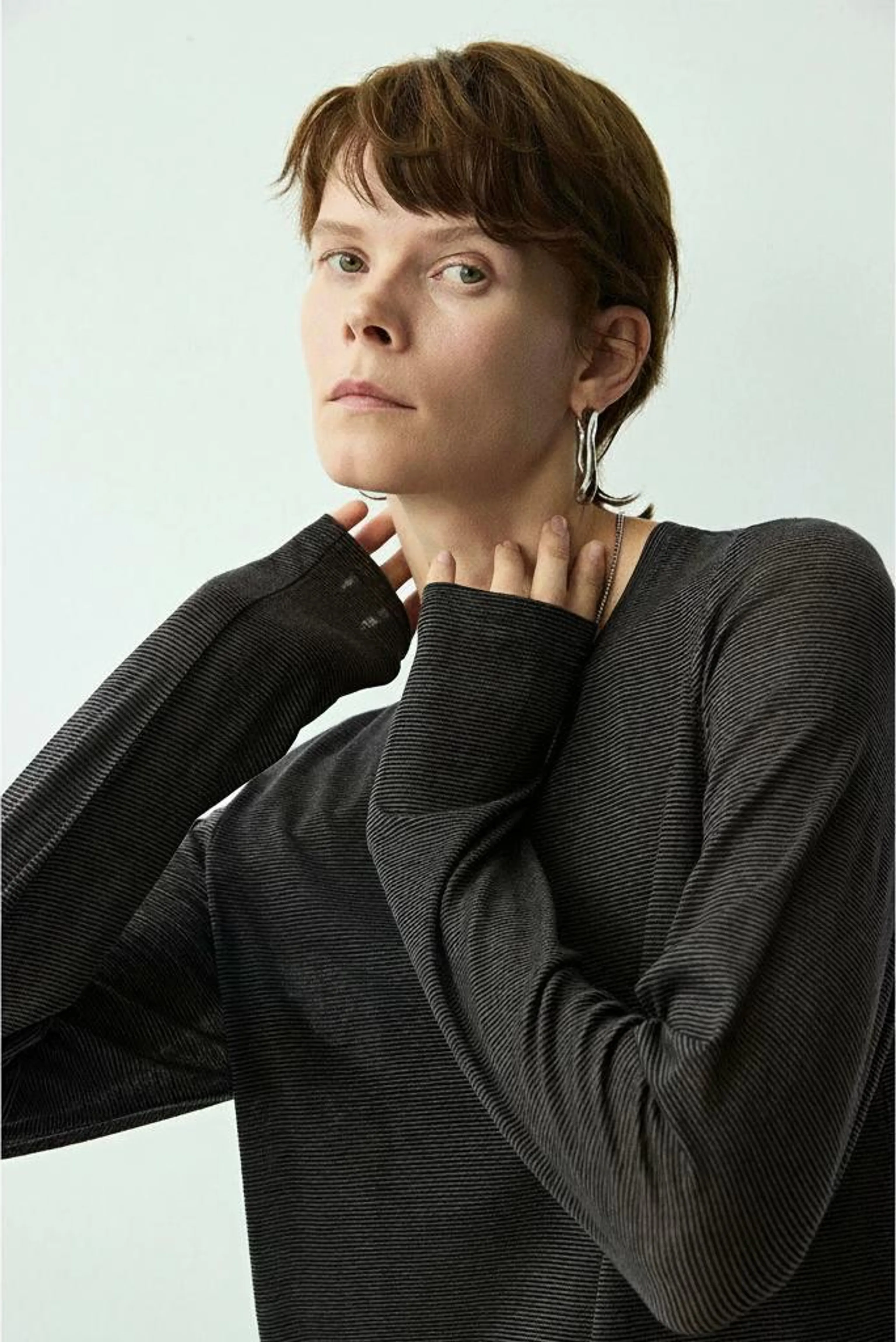 Minimalist Long-Sleeve T-Shirt - Image 19