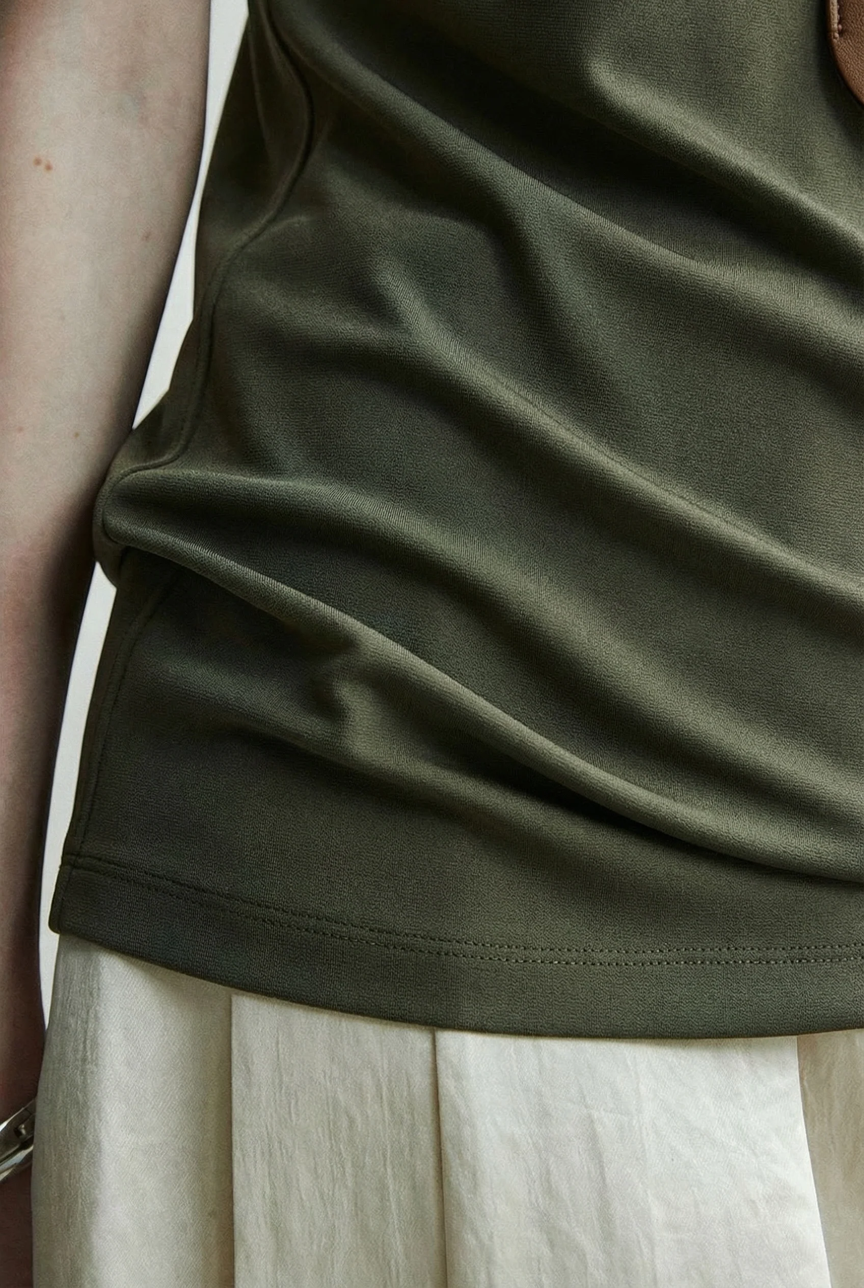 Minimalist Sleeveless Tank - Image 2