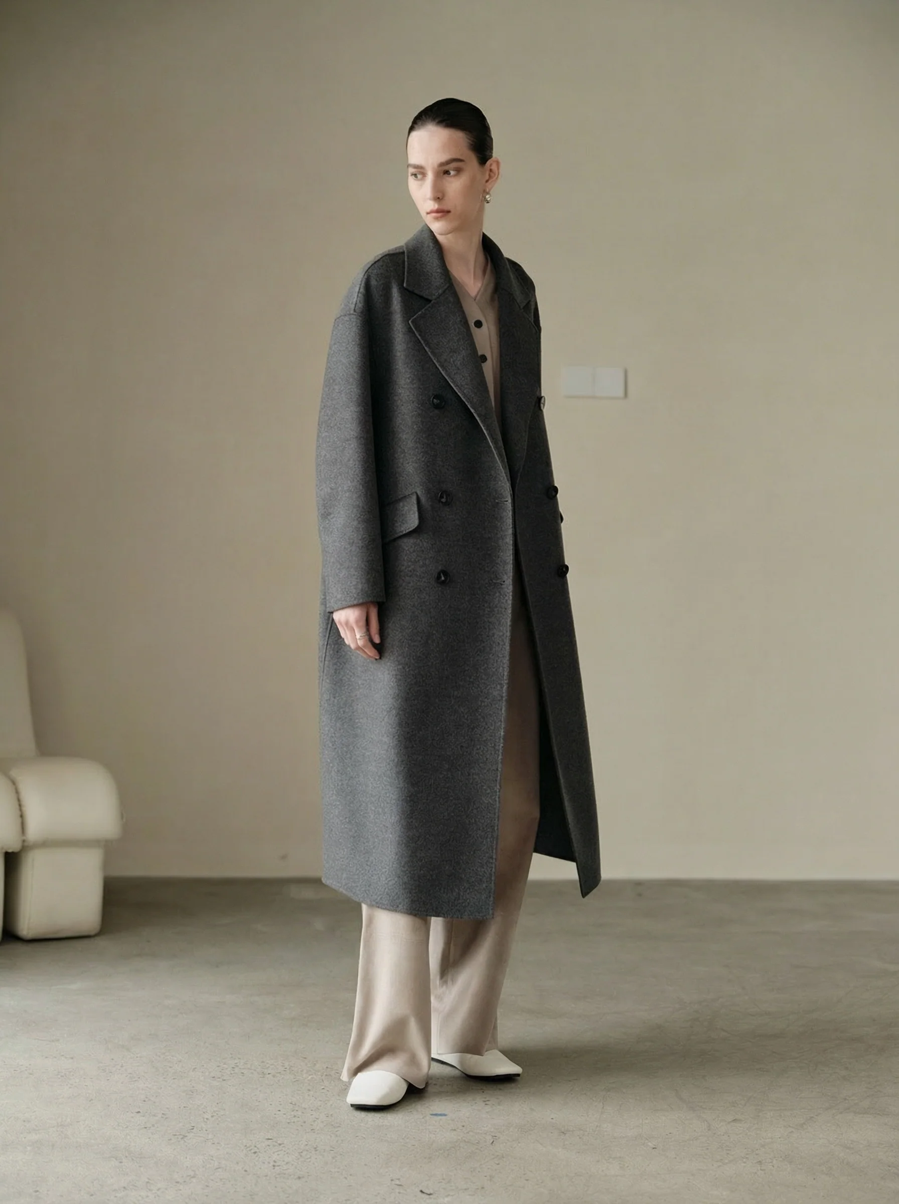 Nottingham Grey Wool-Cashmere Double-Breasted Coat - Image 4