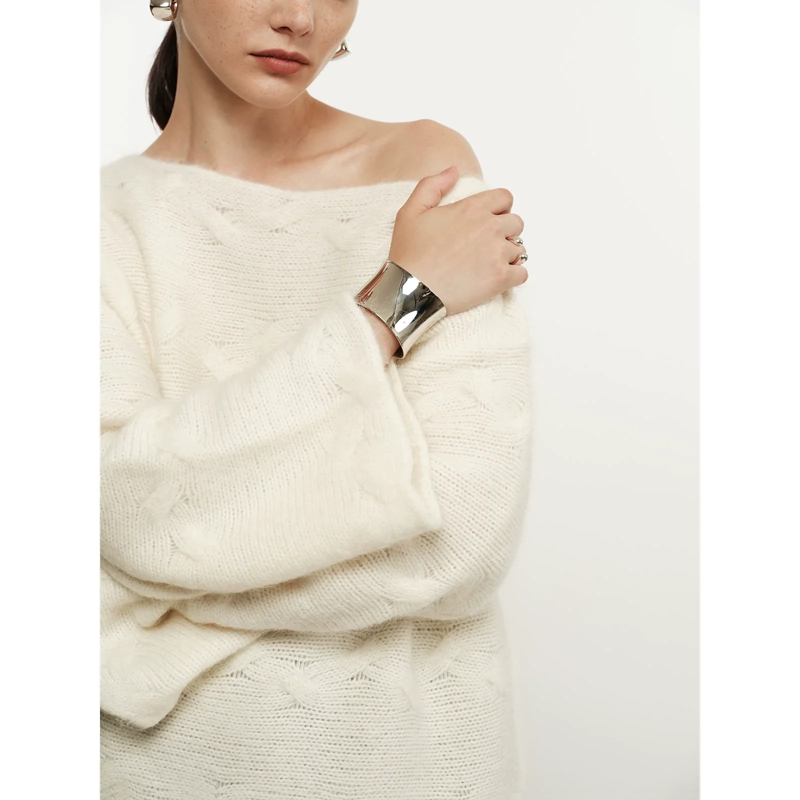 Off-Shoulder Embossed Knit Sweater - Image 5