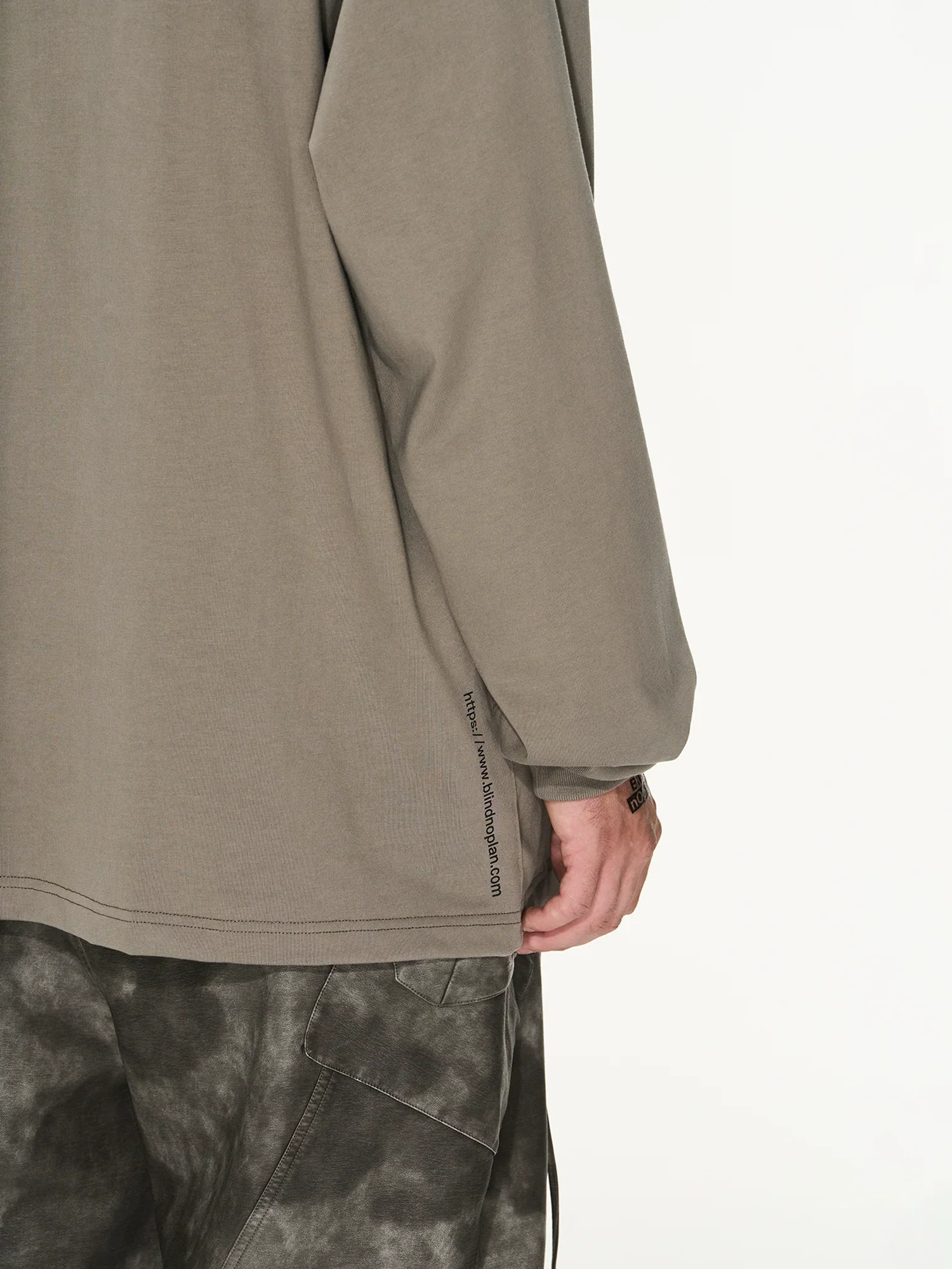 Oversized Logo Long-Sleeve Tee - Image 3