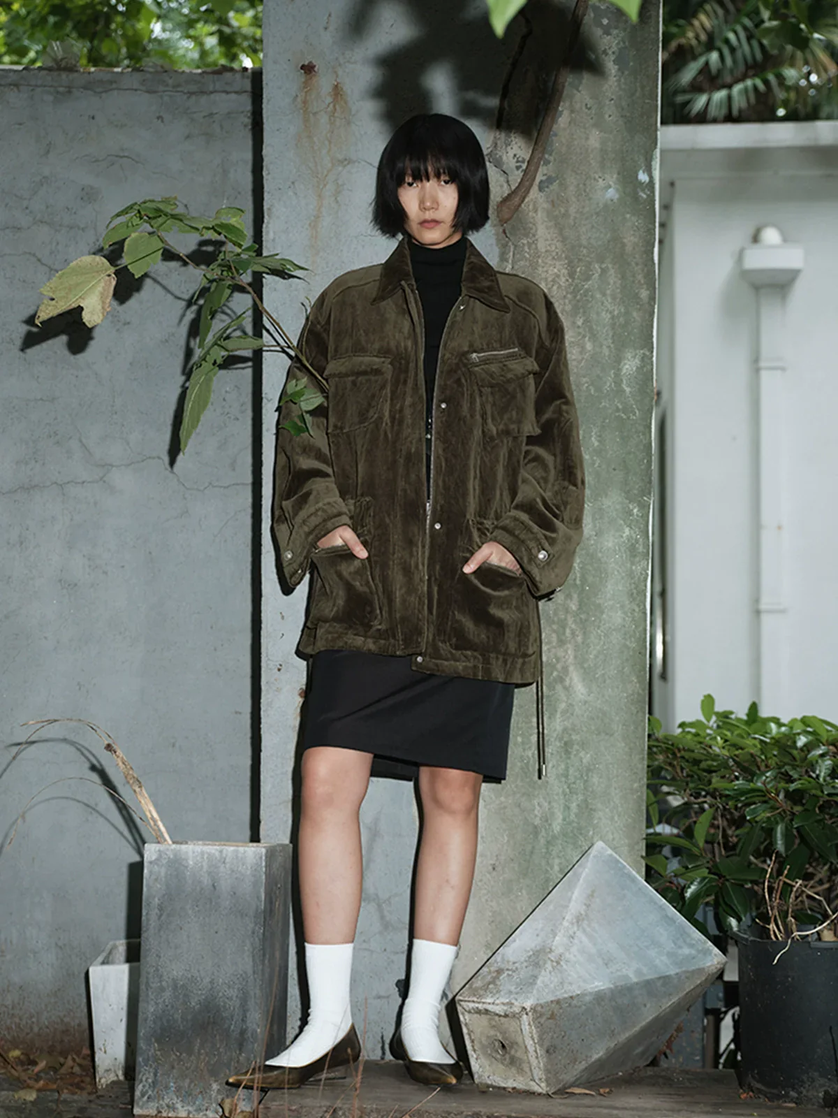 Pleated Metallic Velvet Short Coat - Image 4