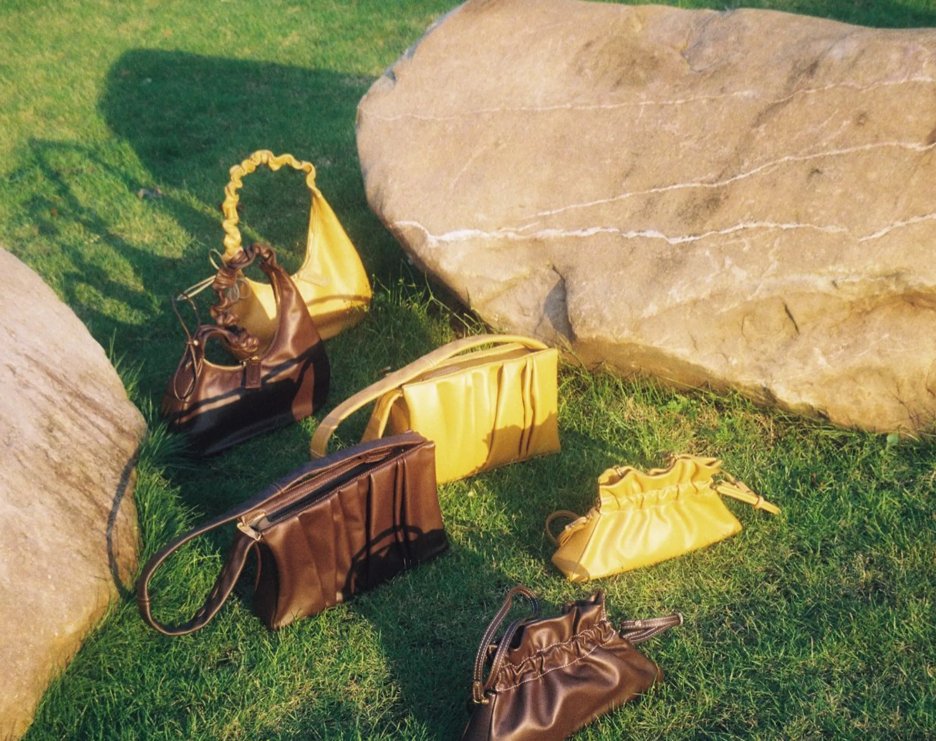 Pleated Top-Grain Leather Shoulder Bag - Image 7