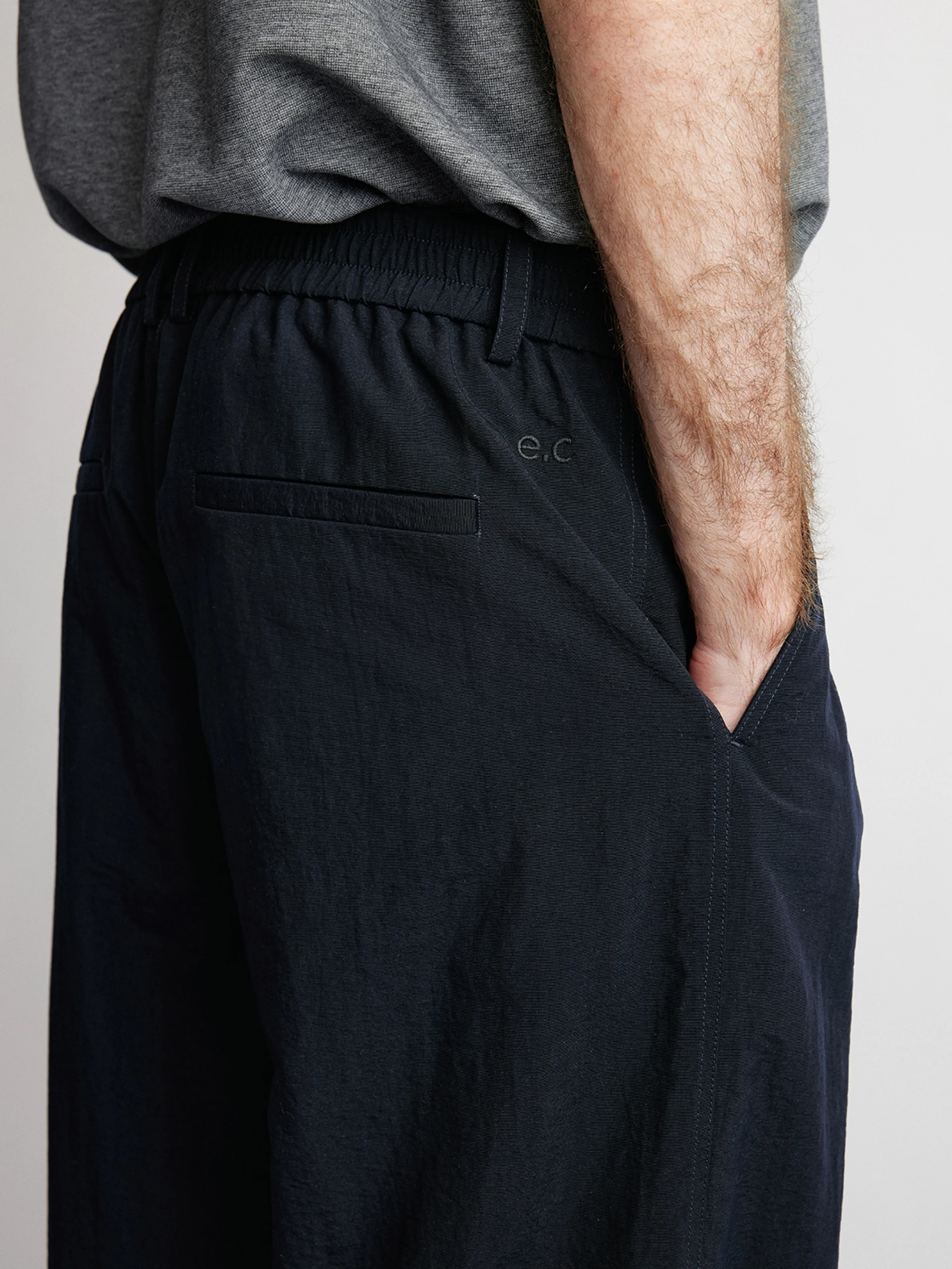 Pleated Water-Repellent Nylon Cropped Trousers - Image 5