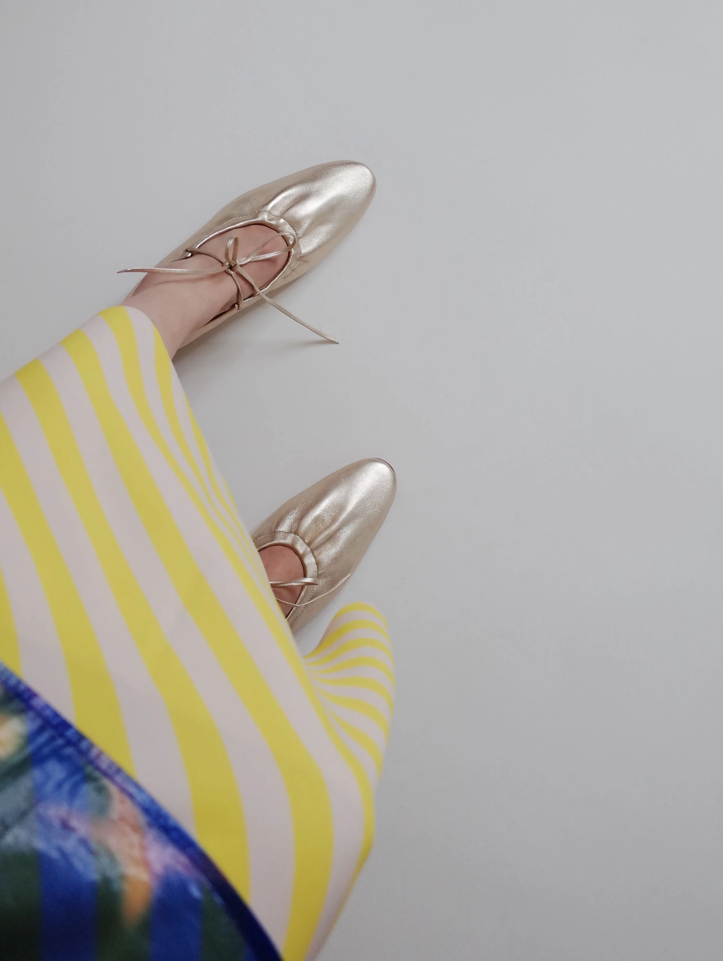 Pointed Toe Metallic Ballet Flats - Image 5