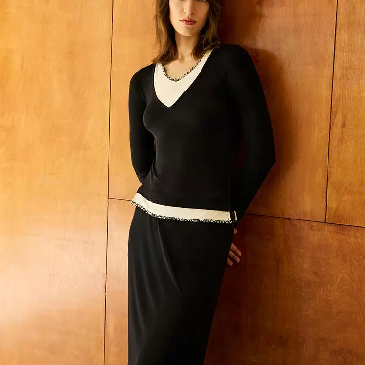 Polar Day Black V-neck Knit Top - Image 3