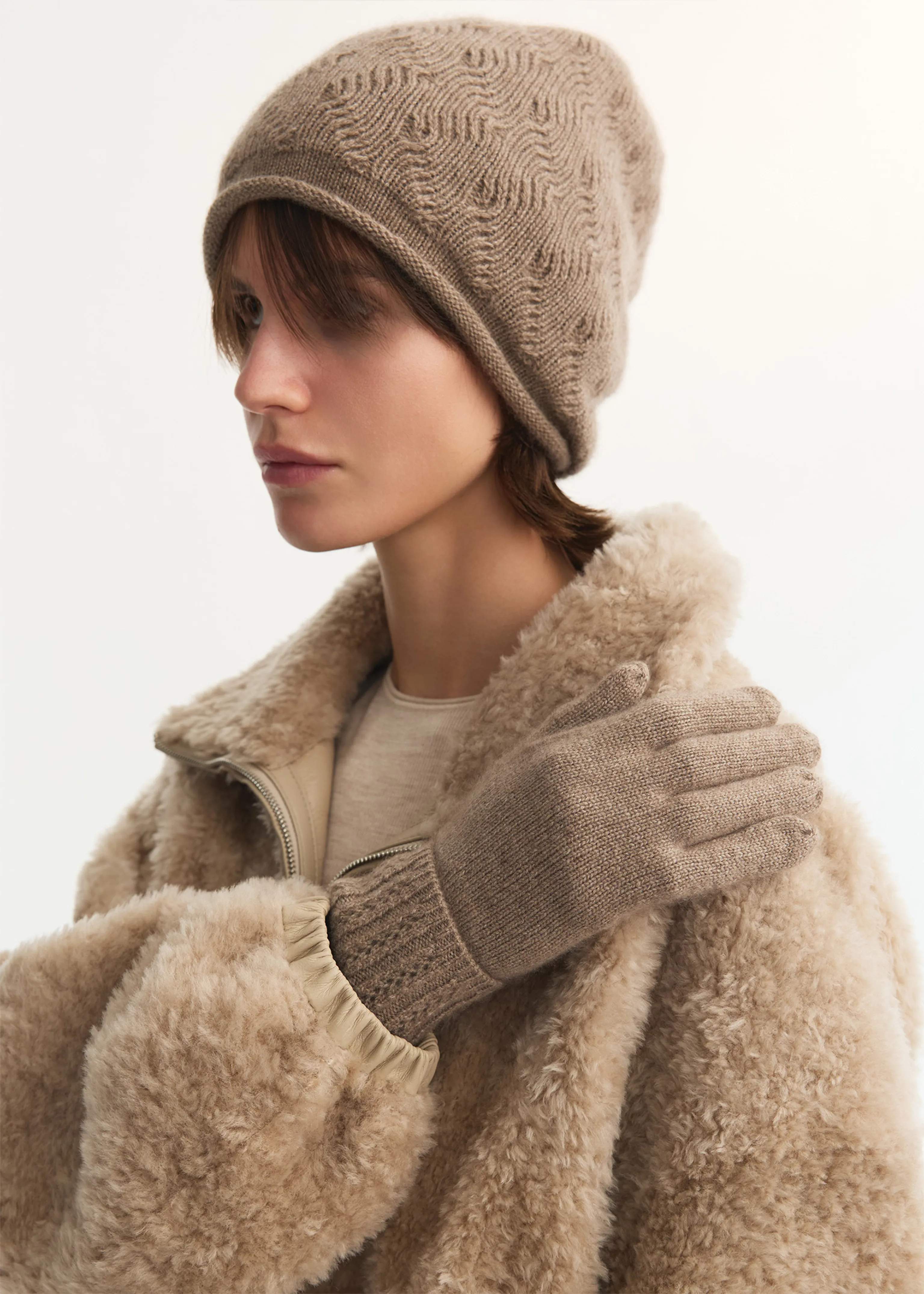 Pure Cashmere Rolled-Edge Beanie - Image 2