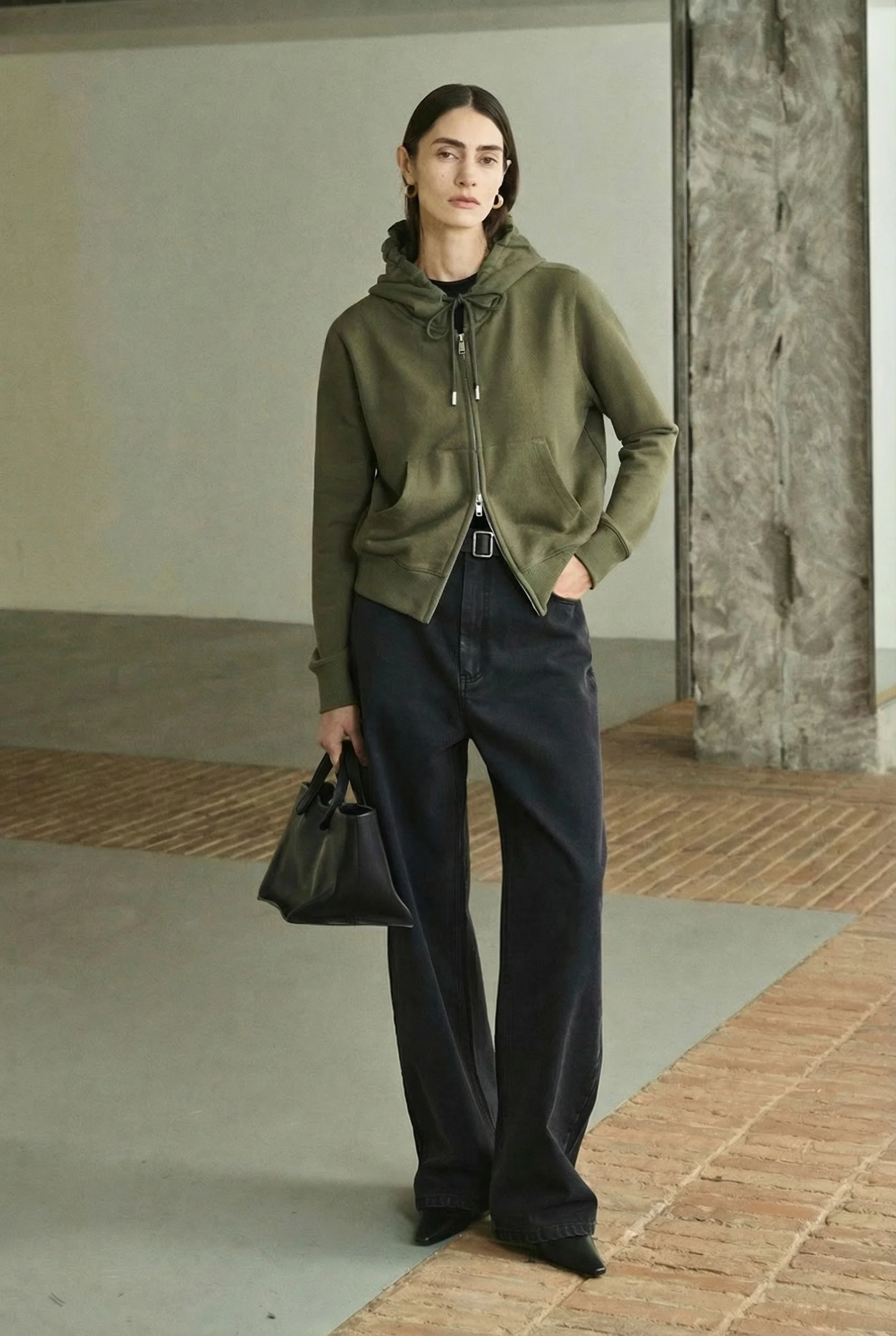 Relaxed Straight-Leg Jeans - Image 4