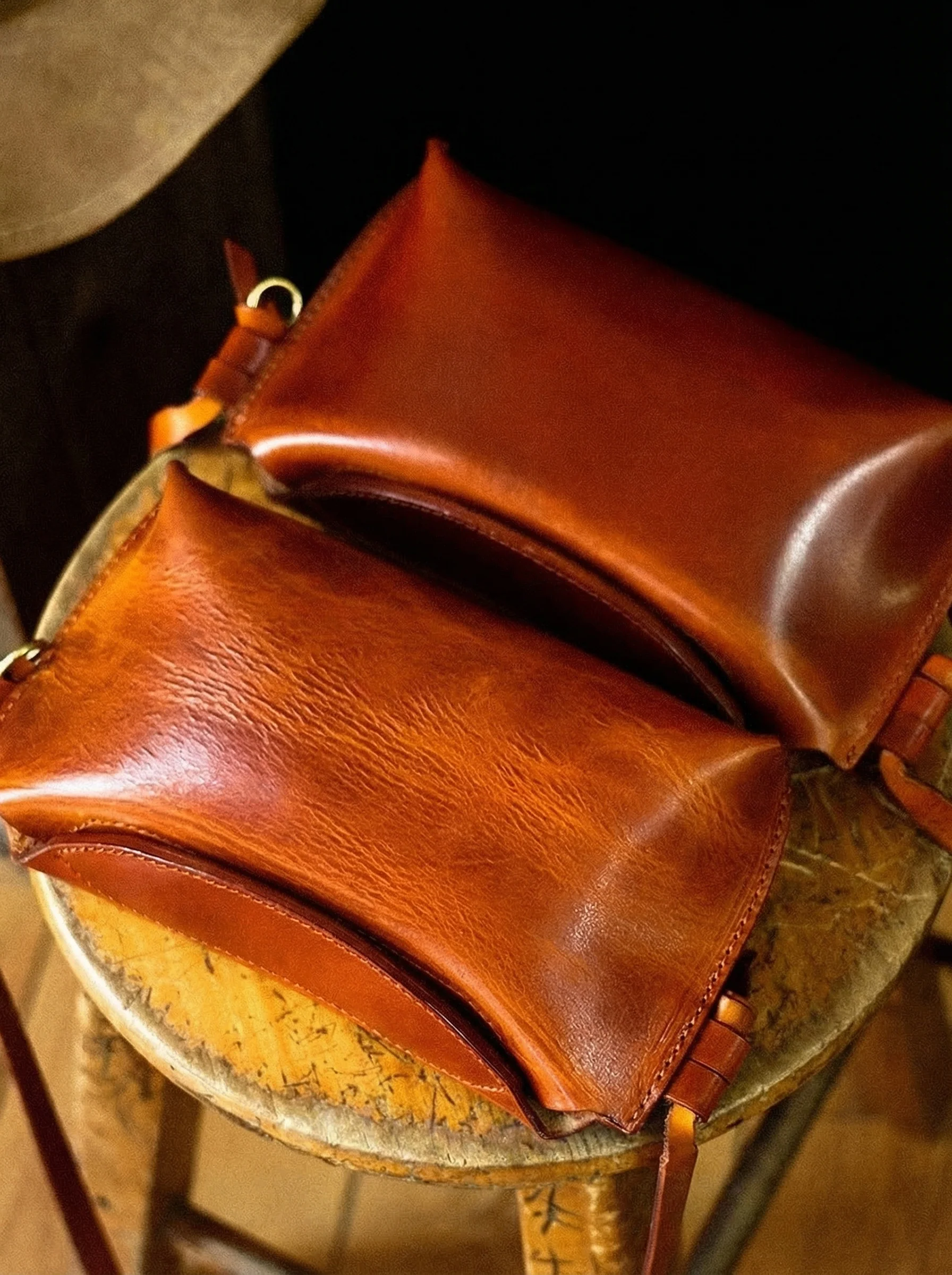 Retro Cowhide Shoulder Bag - Image 7