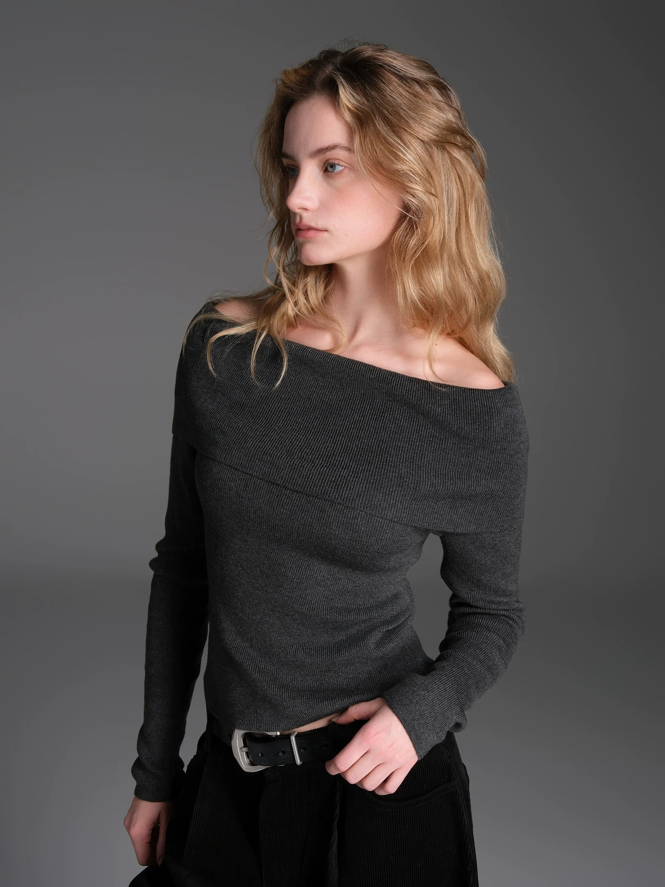 Ribbed One-Shoulder Slim Sweater - Image 4