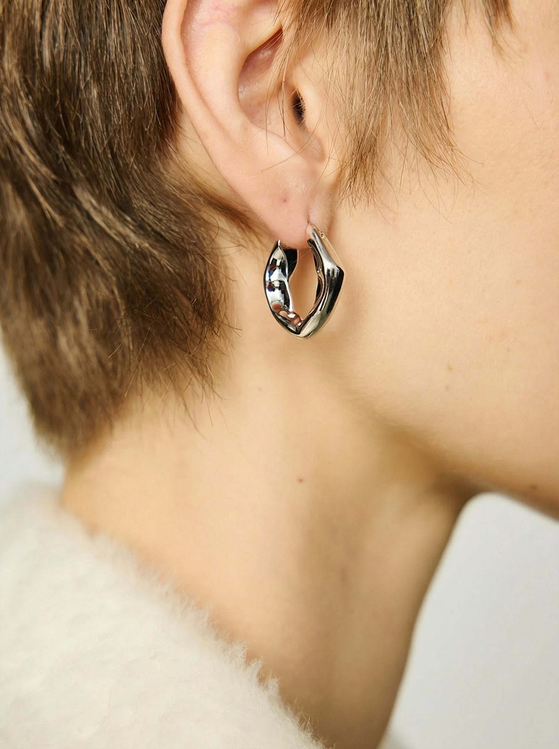 Sculpted Hoop Earrings - Image 4