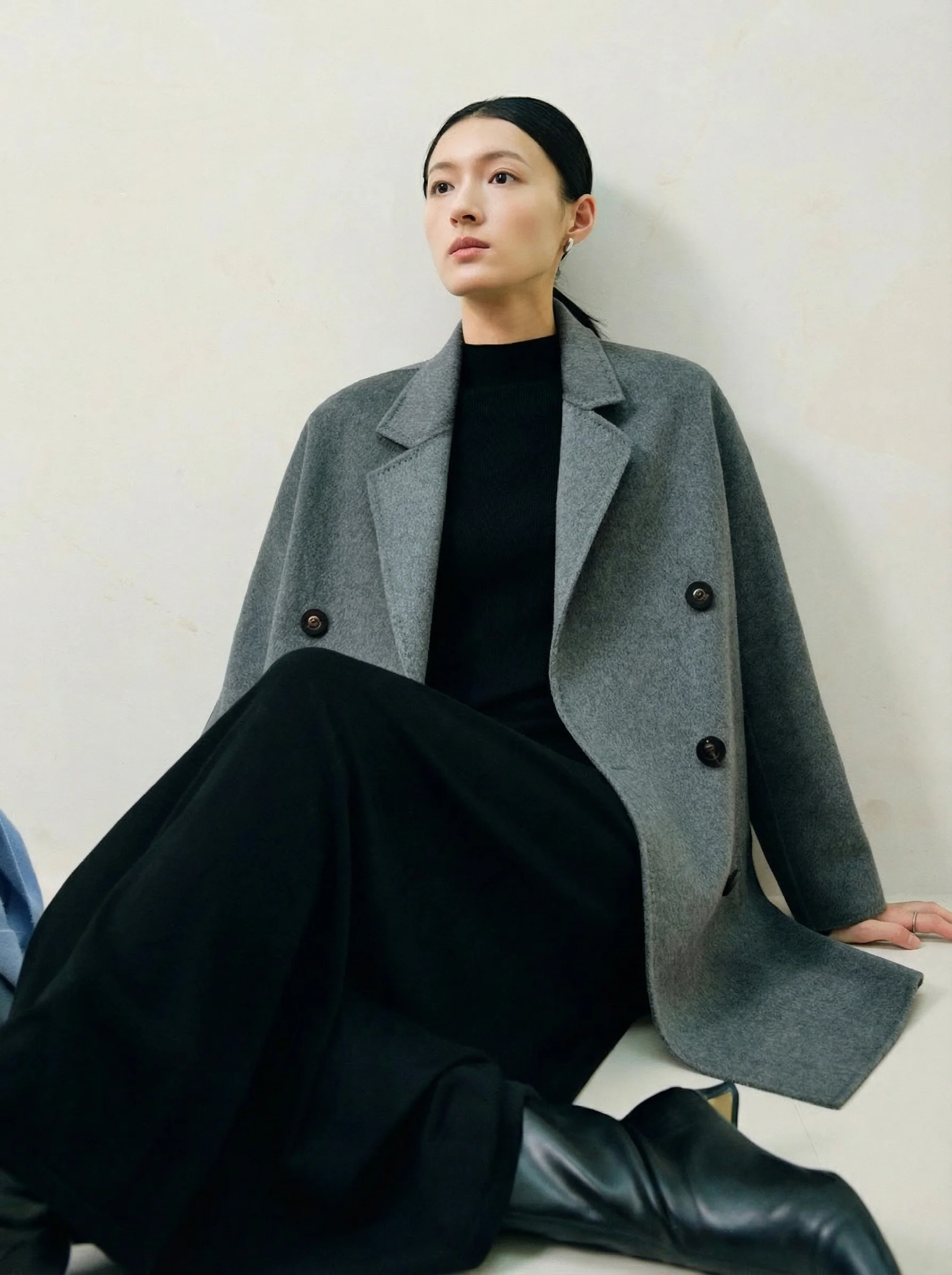 Short Double-Breasted Alxa Cashmere Coat - Image 10
