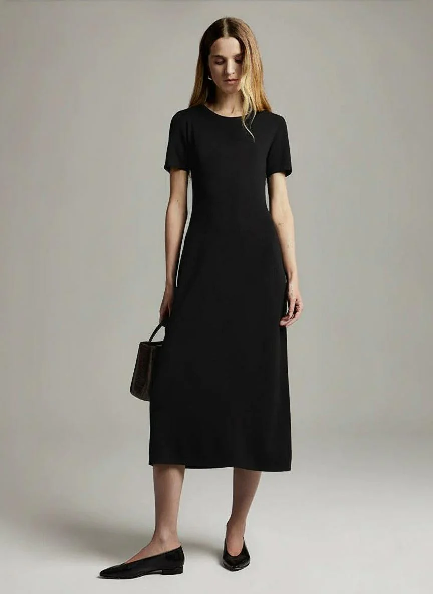 Short-Sleeve Black Knit Midi Dress - Image 3
