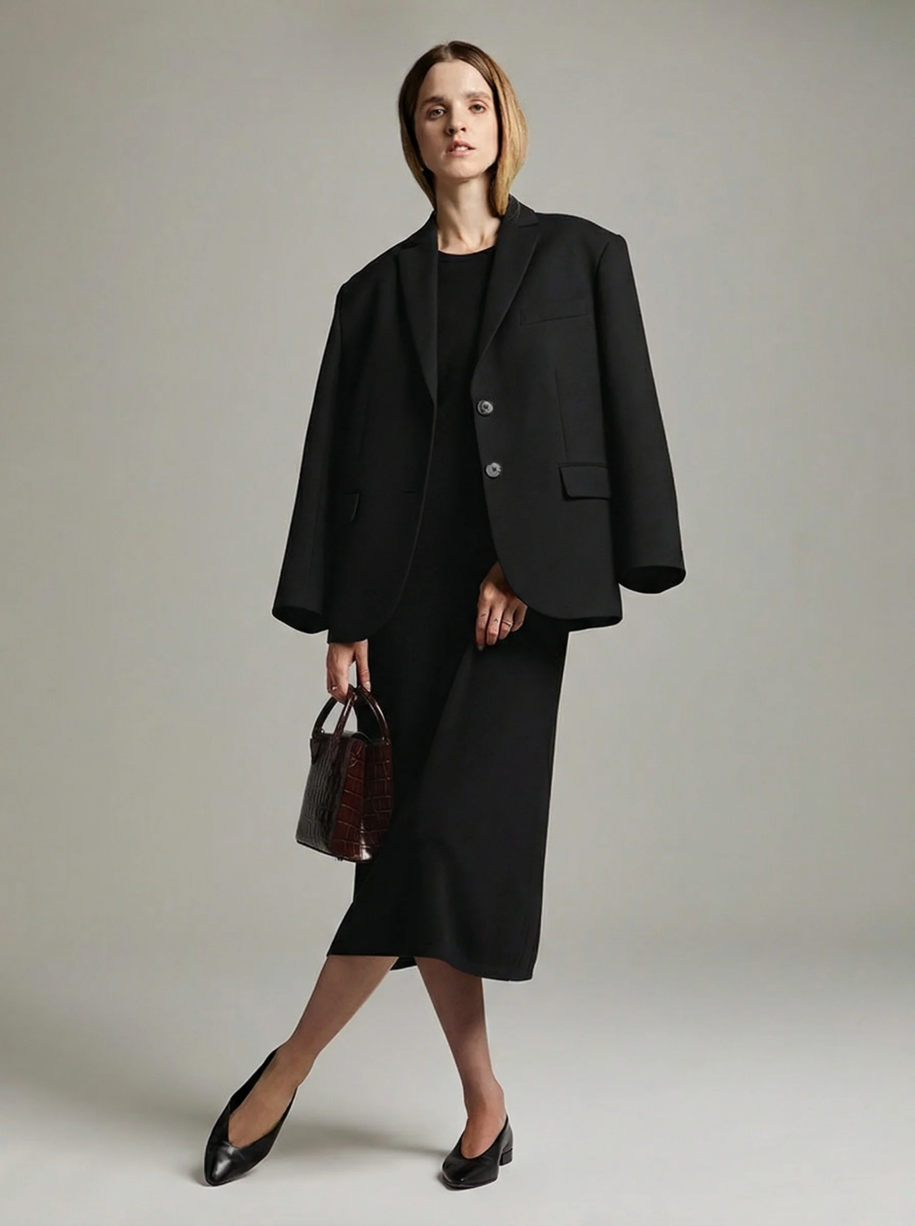 Short-Sleeve Black Knit Midi Dress - Image 4