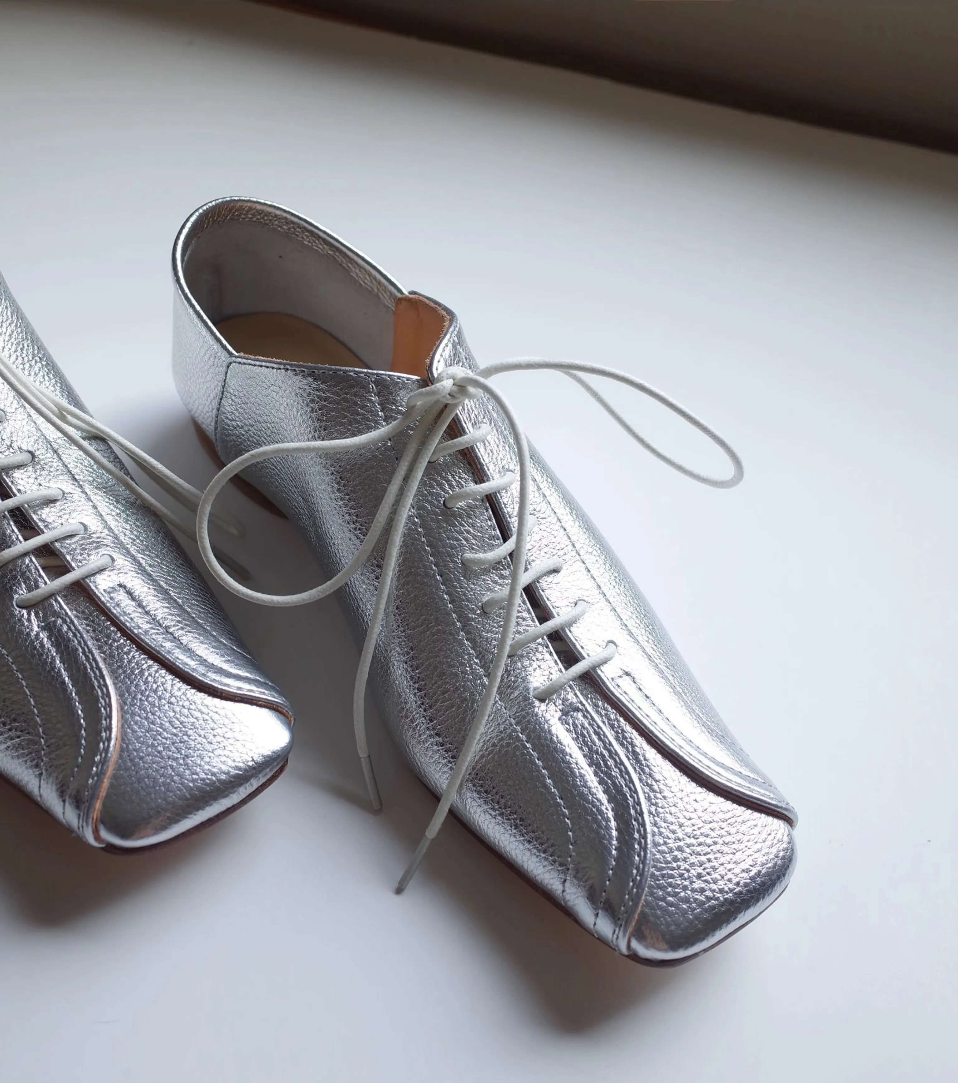 Silver Textured Leather Lace-Up Derby Shoes - Image 3