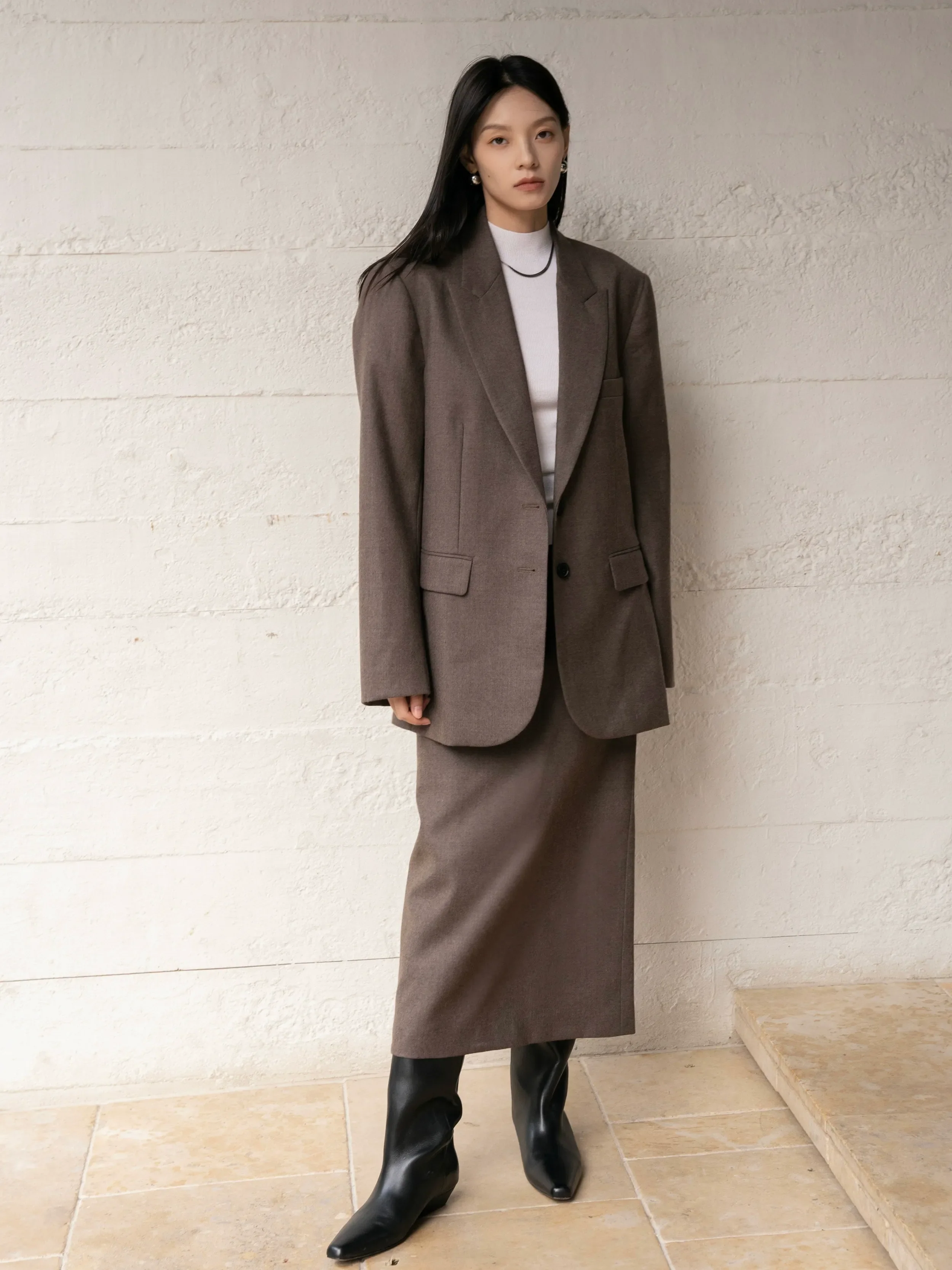 Sophisticated Blazer and Skirt Set - Image 7