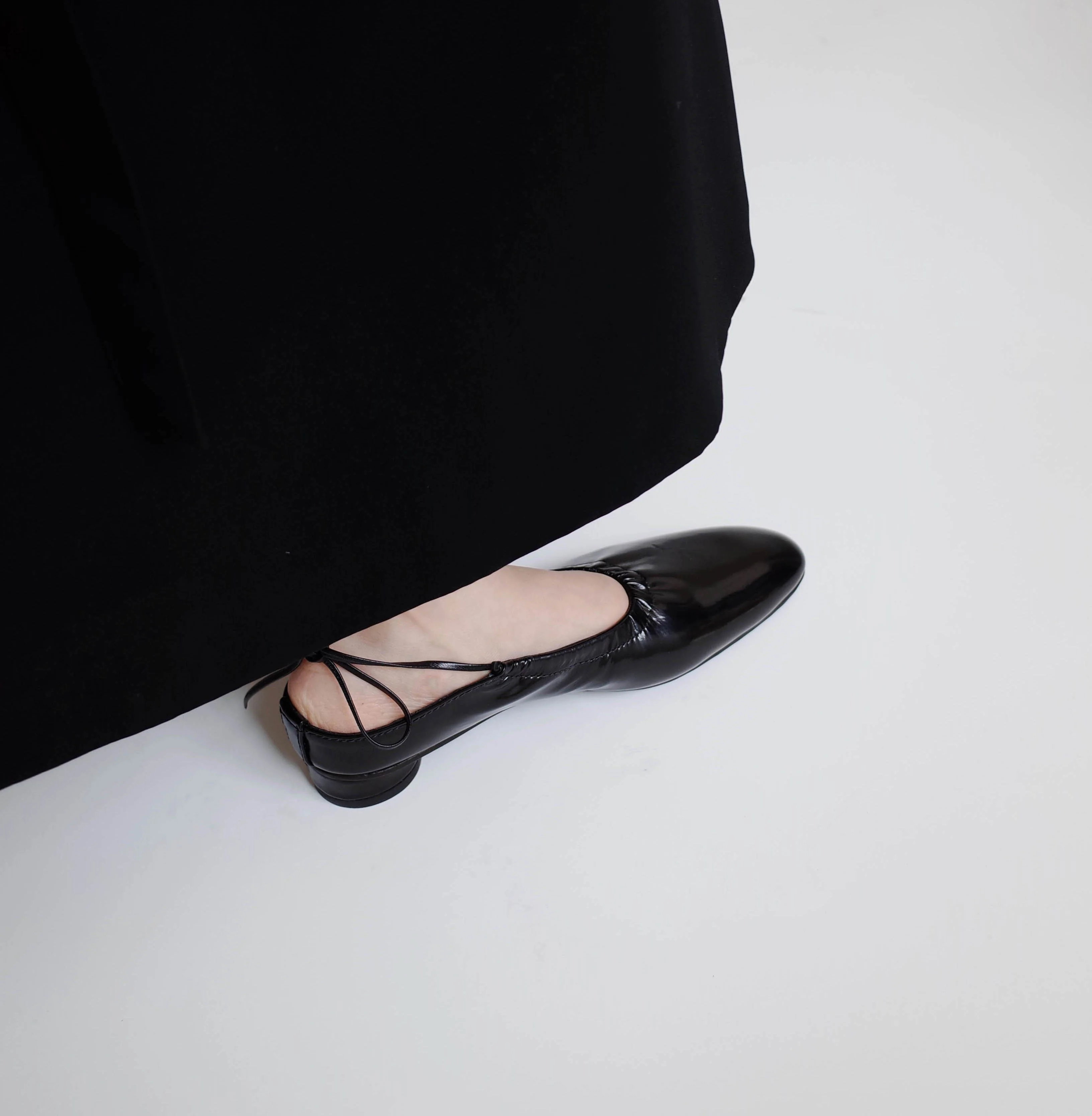 Sophisticated Glossy Ballet Flats - Image 7