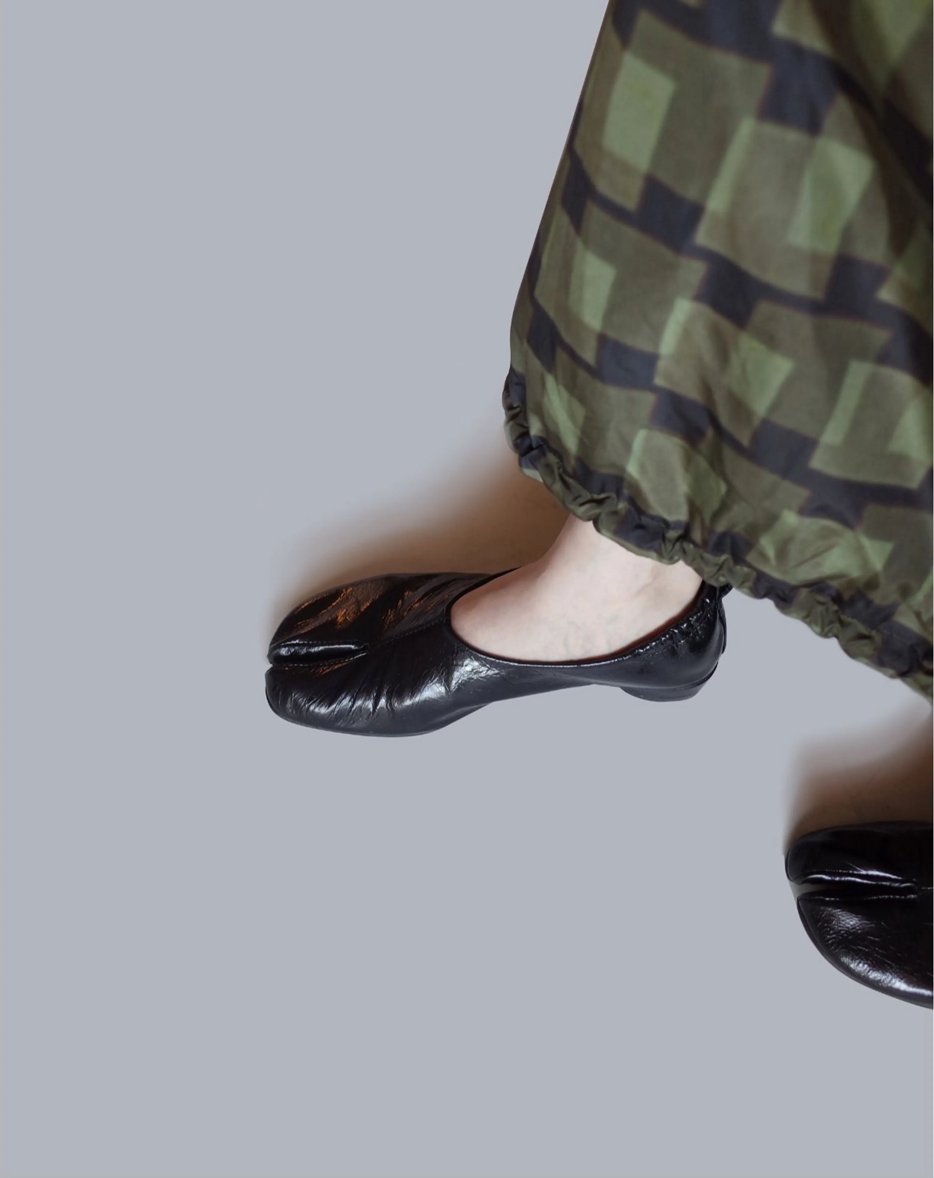 Split-Toe Leather Flats - Image 4