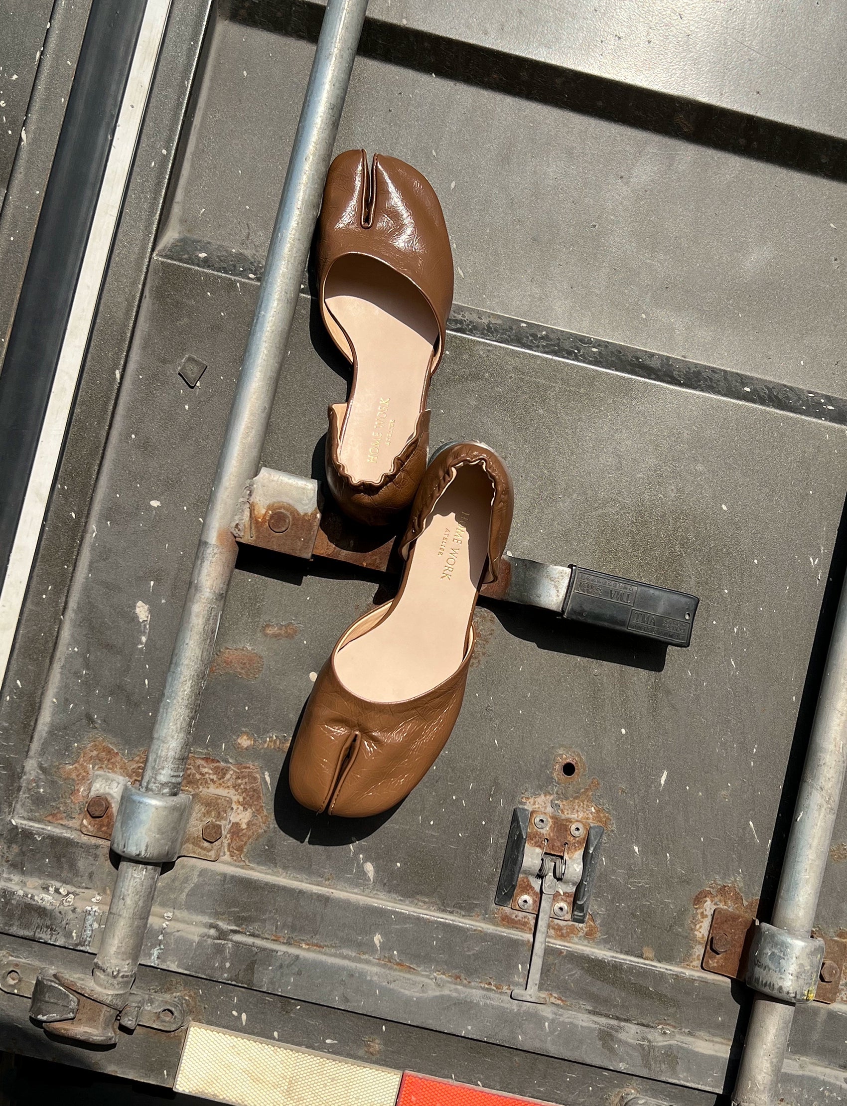Tabi Split-Toe Leather Flats - Image 2