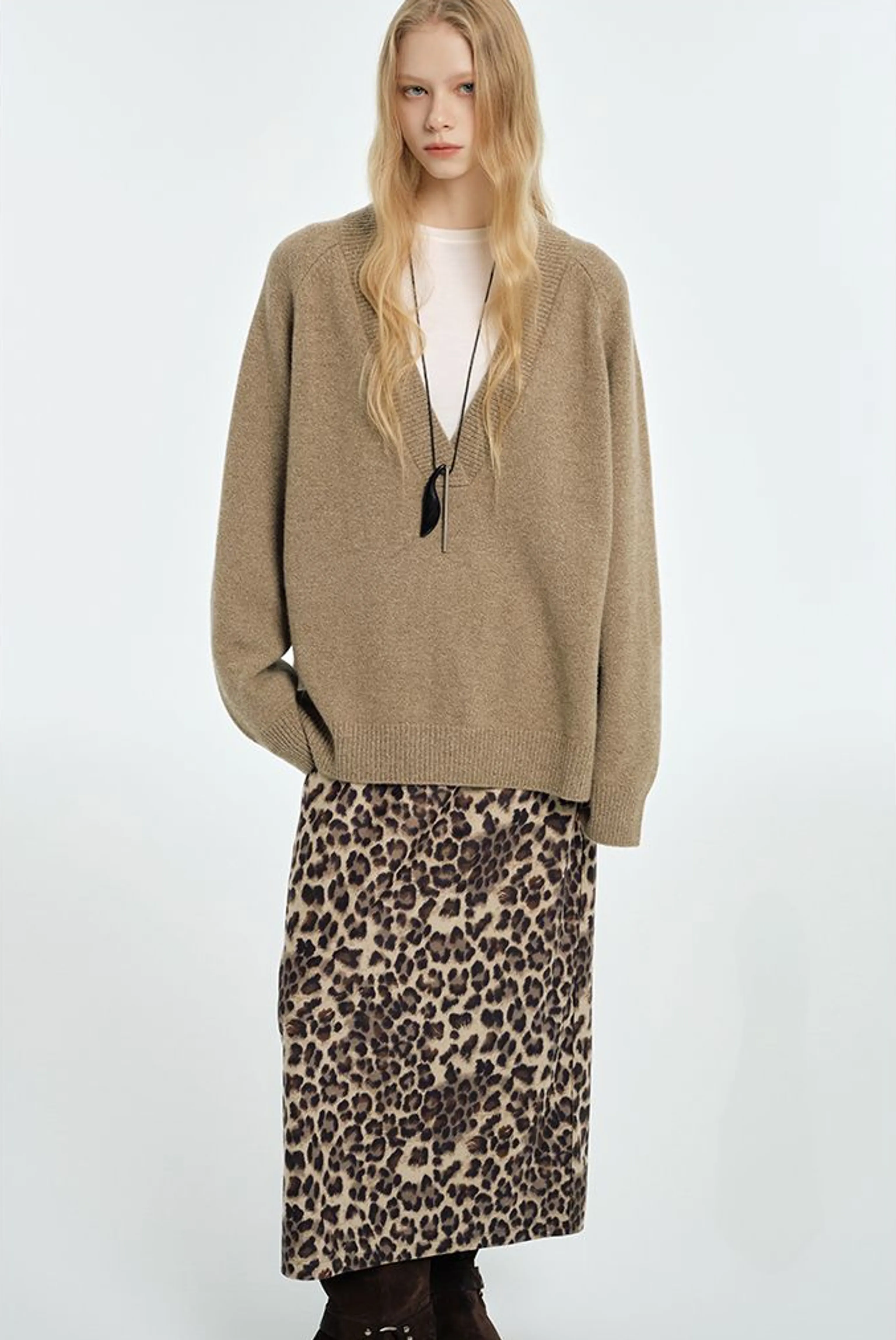 Textured Wool V-Neck Sweater - Image 6