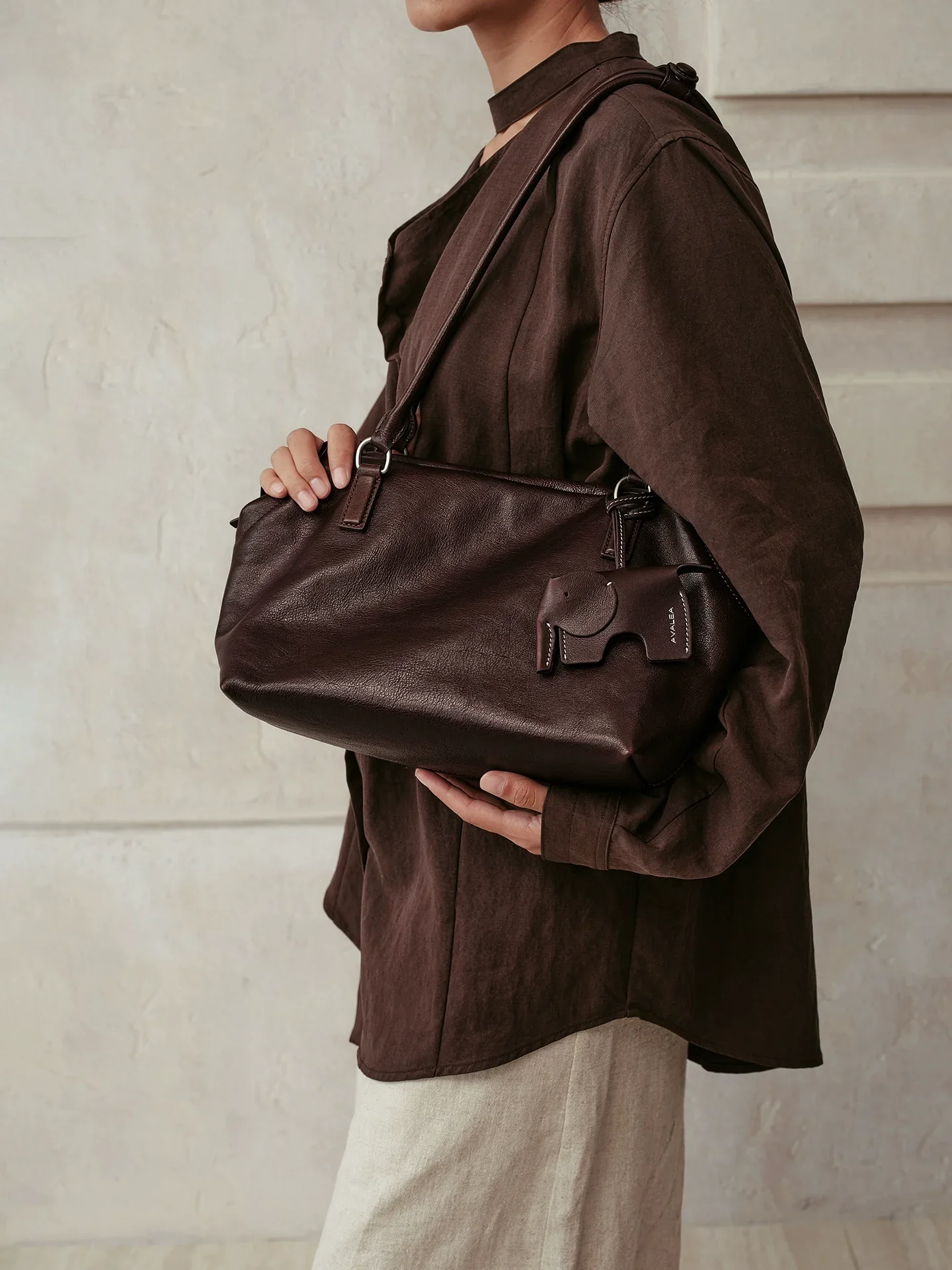 Top-Grain Vegetable-Tanned Leather Bowling Tote - Image 3