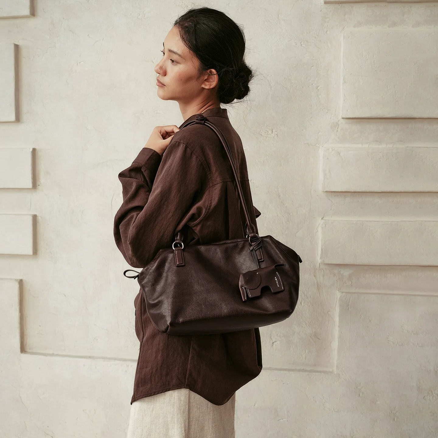 Top-Grain Vegetable-Tanned Leather Bowling Tote - Image 5