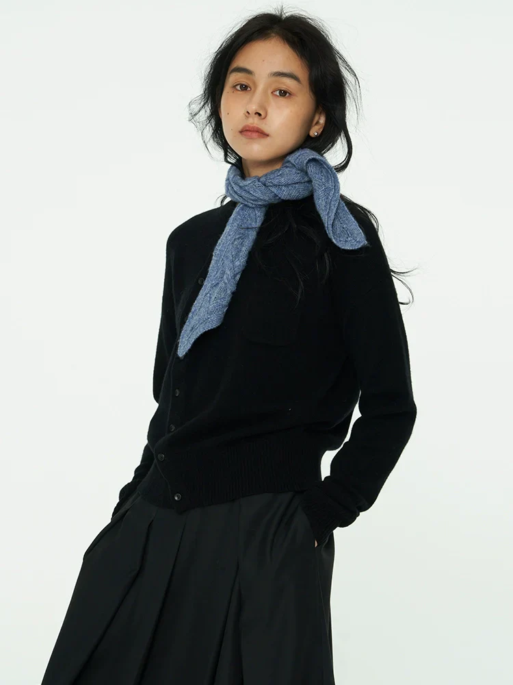 Tricolor Twist Triangle Scarf - Image 3