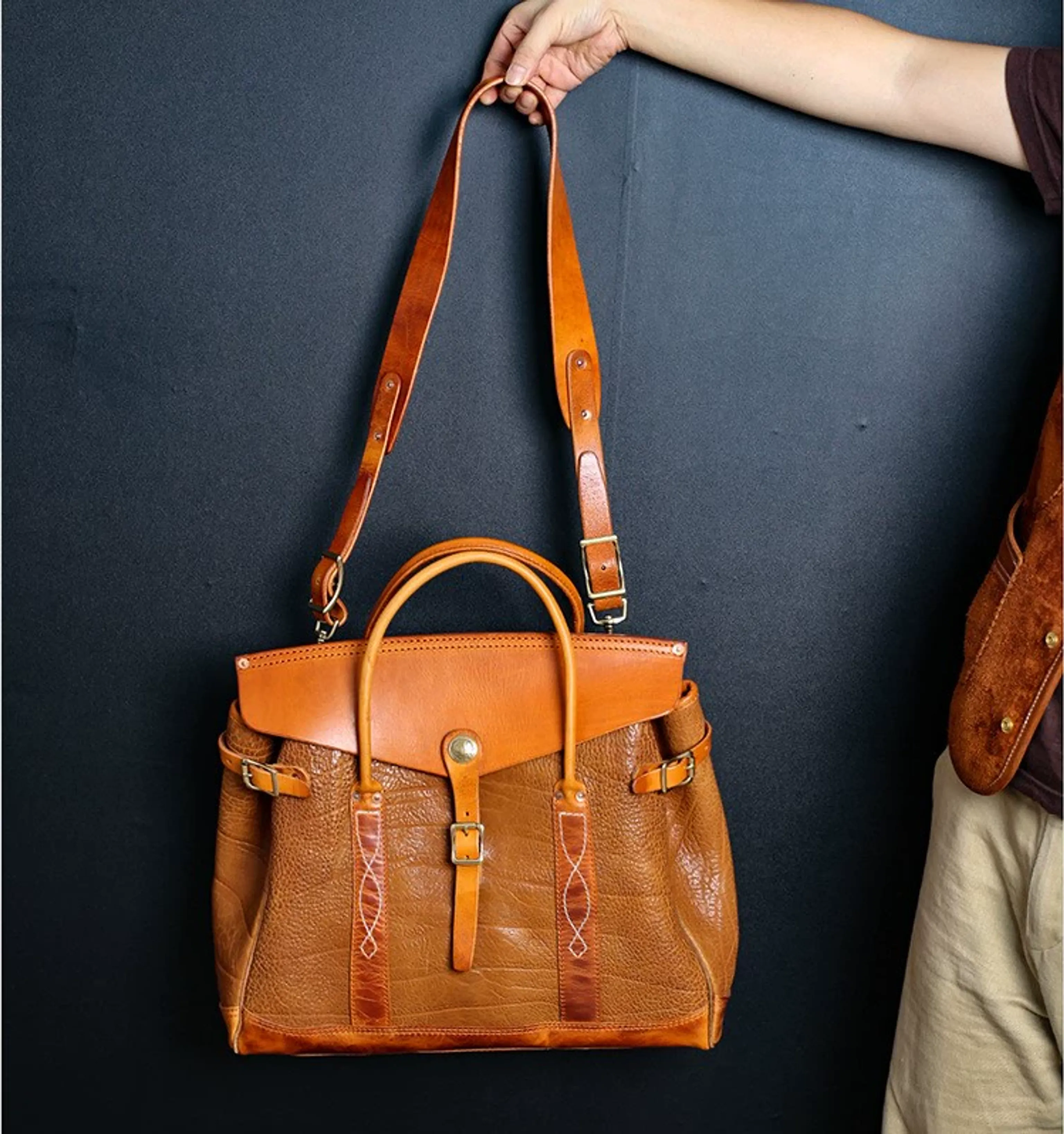 Two-Tone Vegetable-Tanned Leather Doctor Bag - Image 5