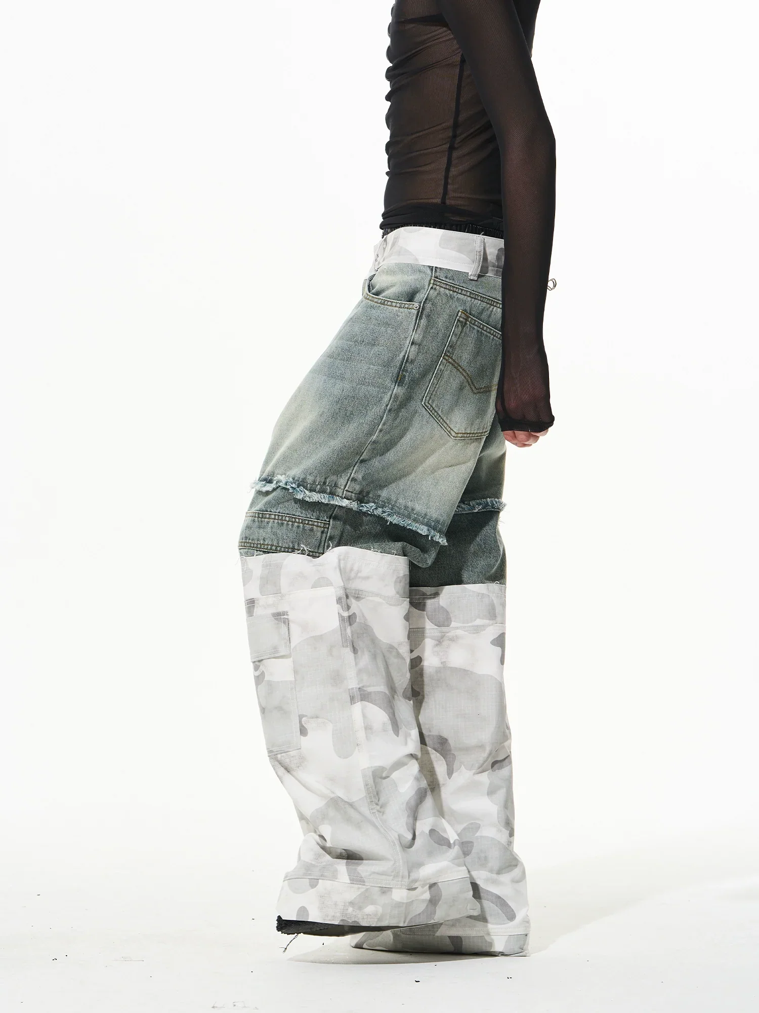 Two-Tone Wide-Leg Denim Pants - Image 3