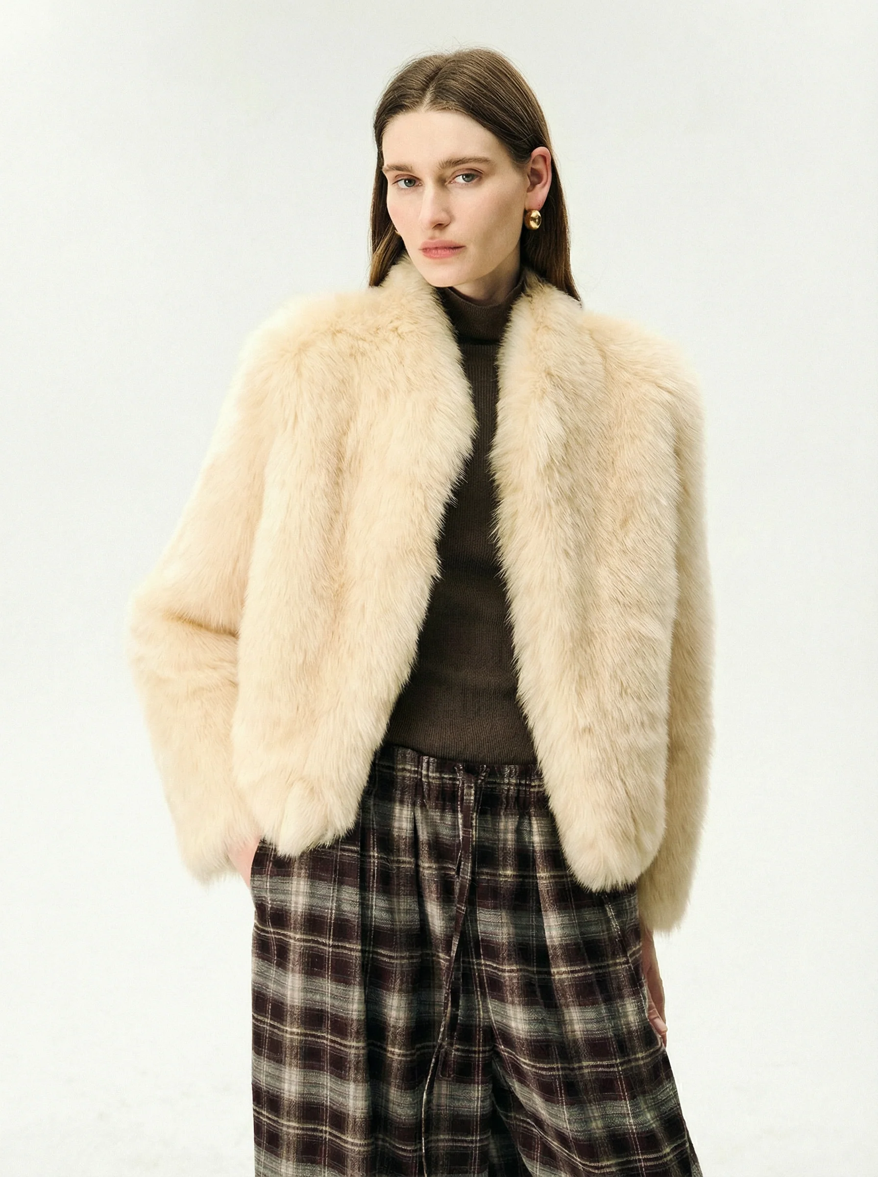 V‑Neck Short Toscana Shearling Jacket - Image 3