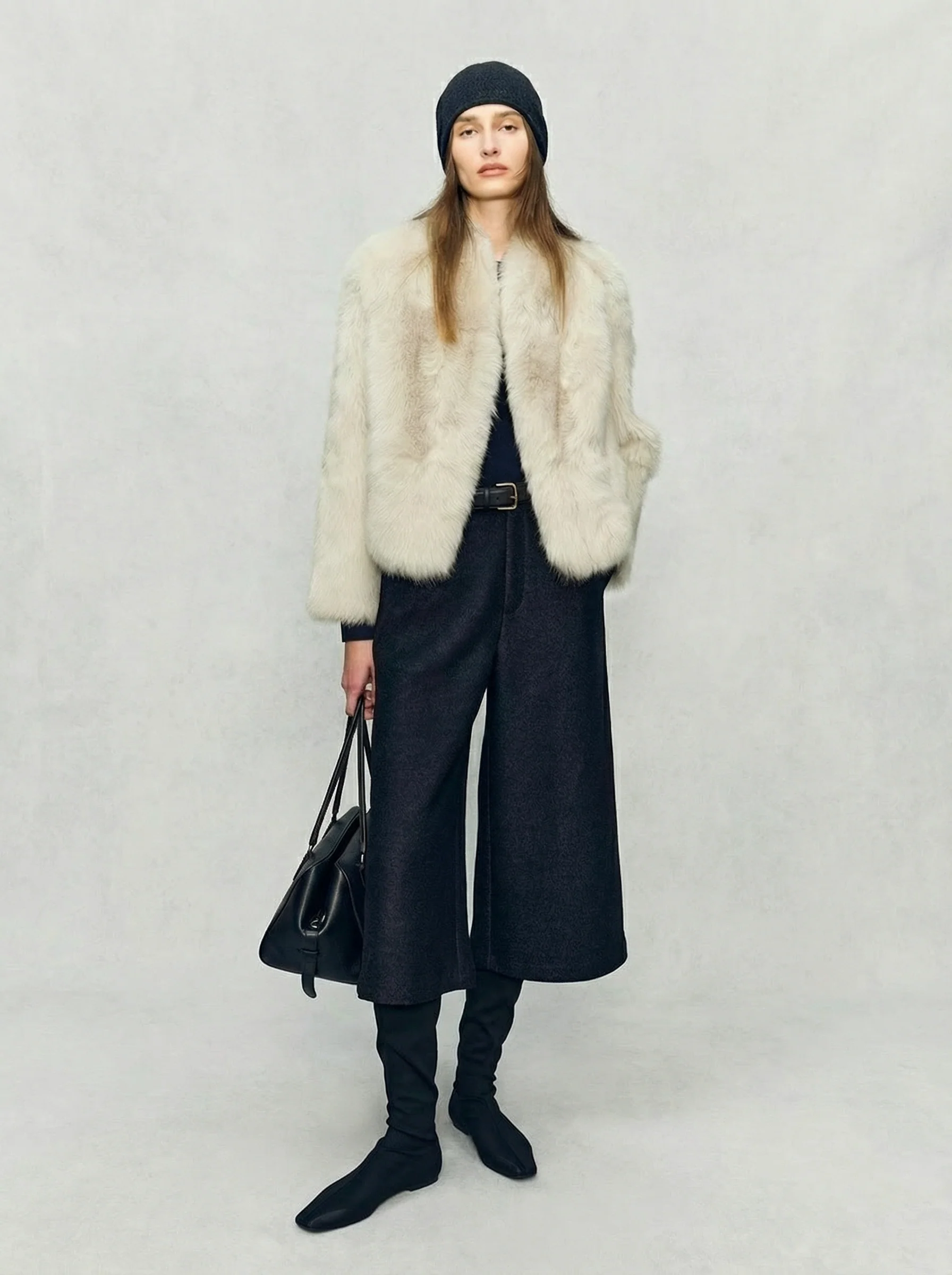 V‑Neck Short Toscana Shearling Jacket - Image 7