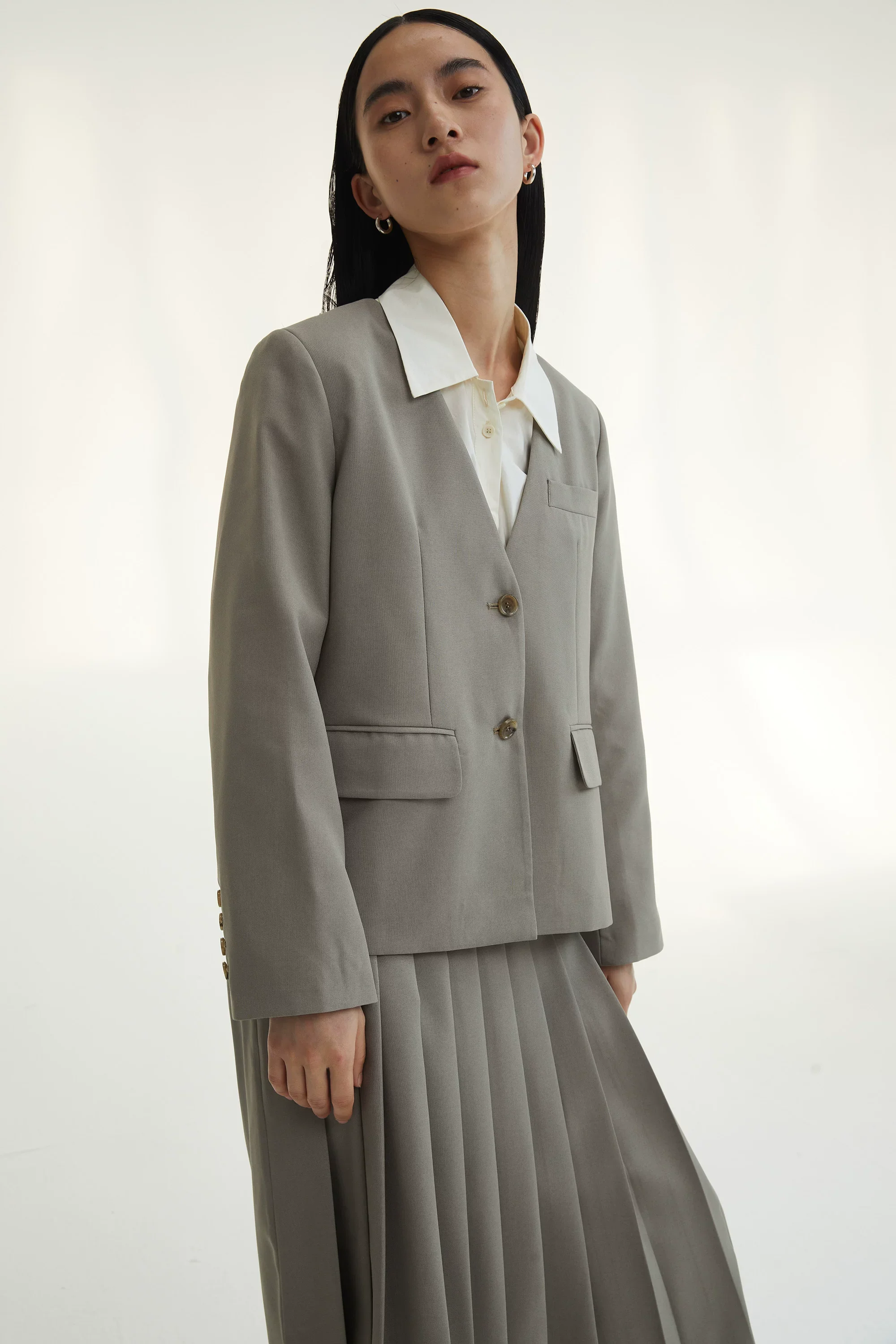 V-Neck Suit Set - Image 2