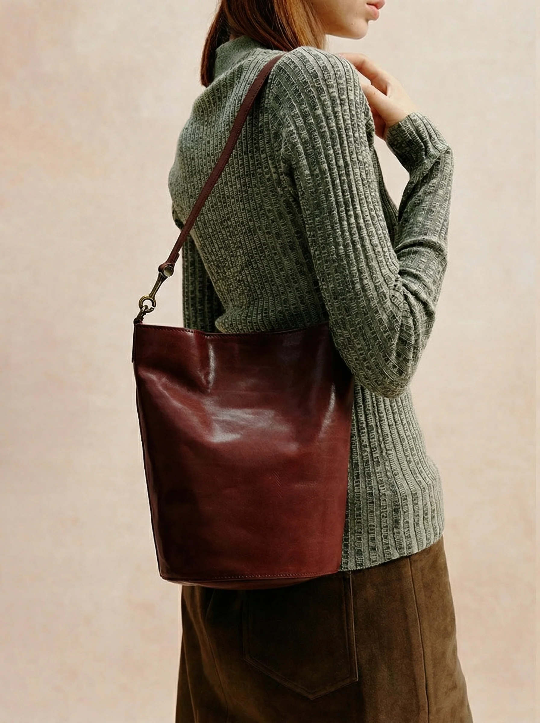 Vegetable-Tanned Cowhide Bucket Bag - Image 7