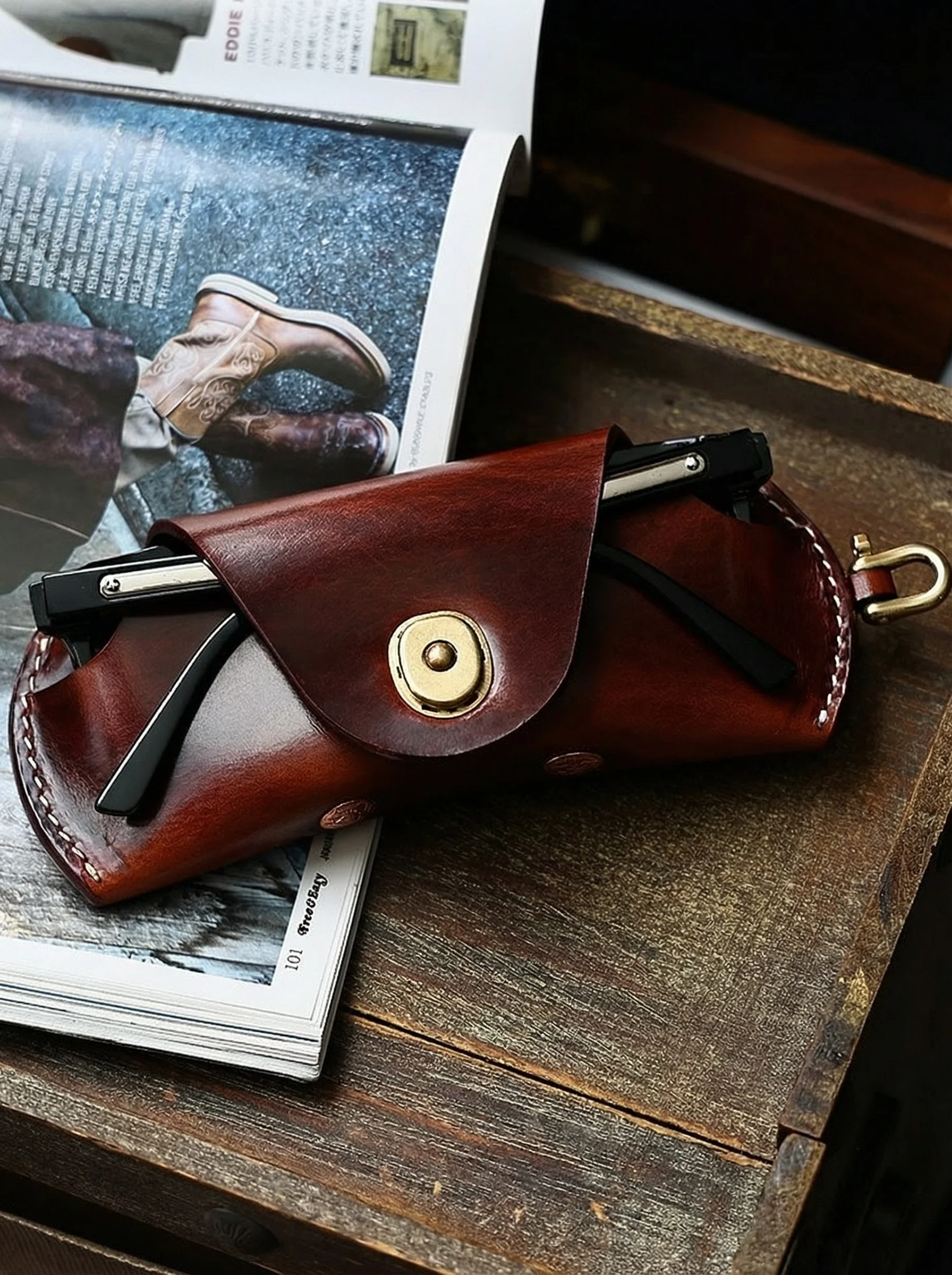 Vegetable-Tanned Cowhide Leather Glasses Case