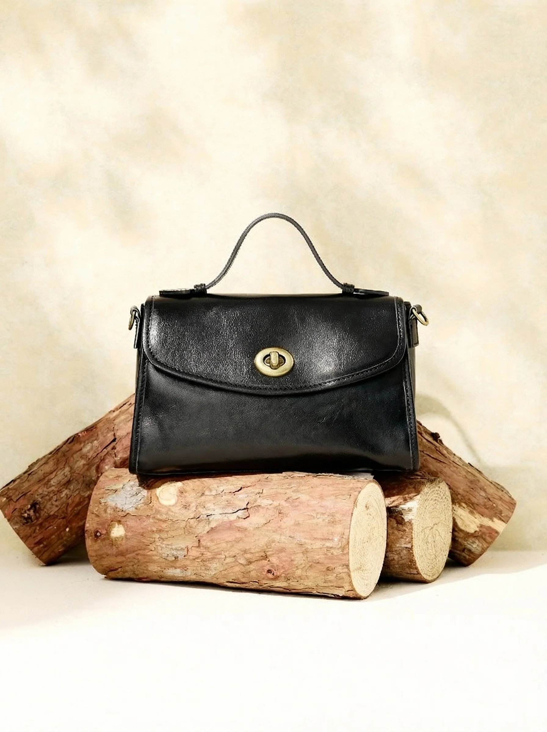 Vegetable-Tanned Cowhide Messenger Bag - Image 7