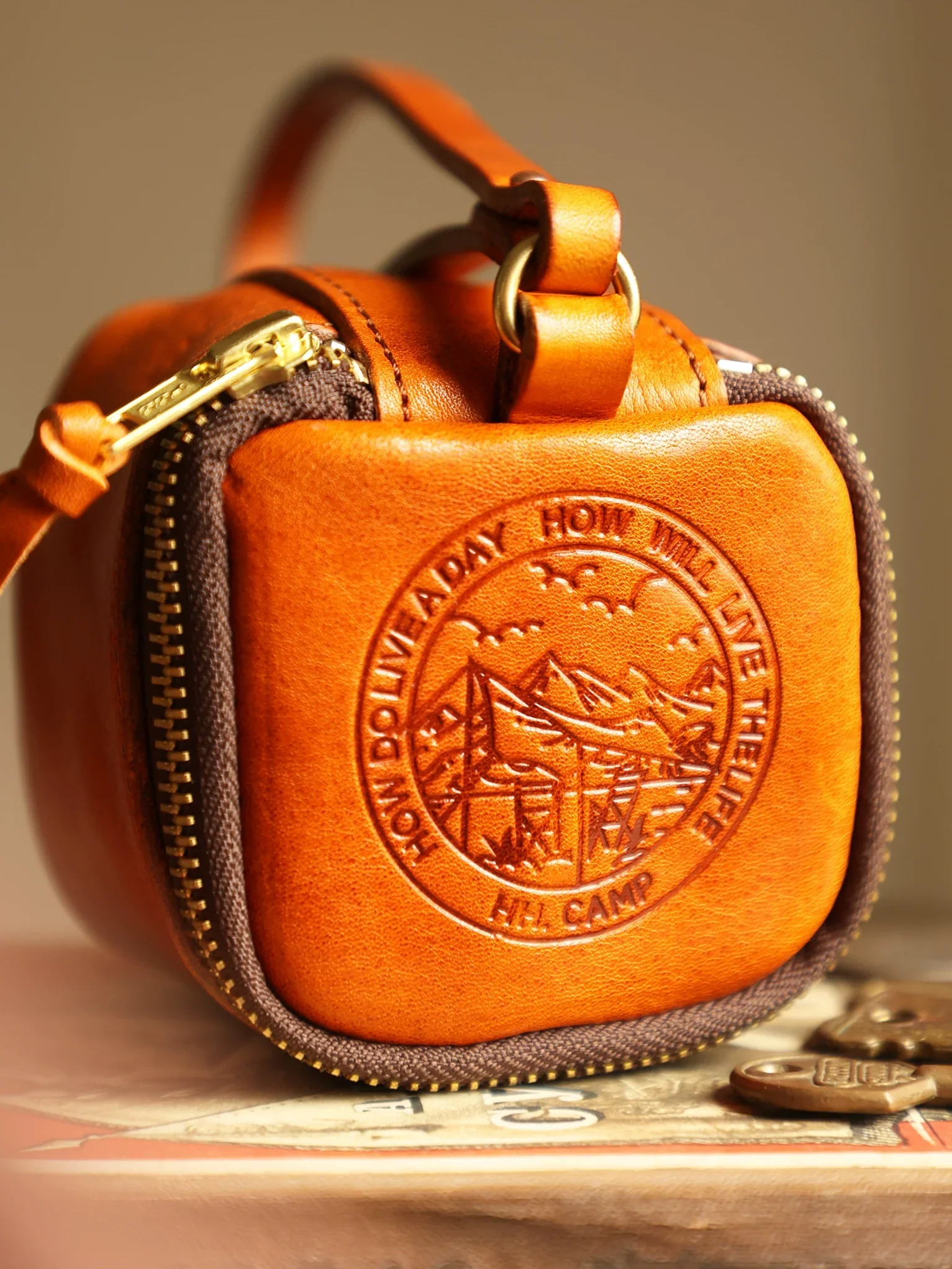 Vegetable-Tanned Leather Bracelet Case - Image 4
