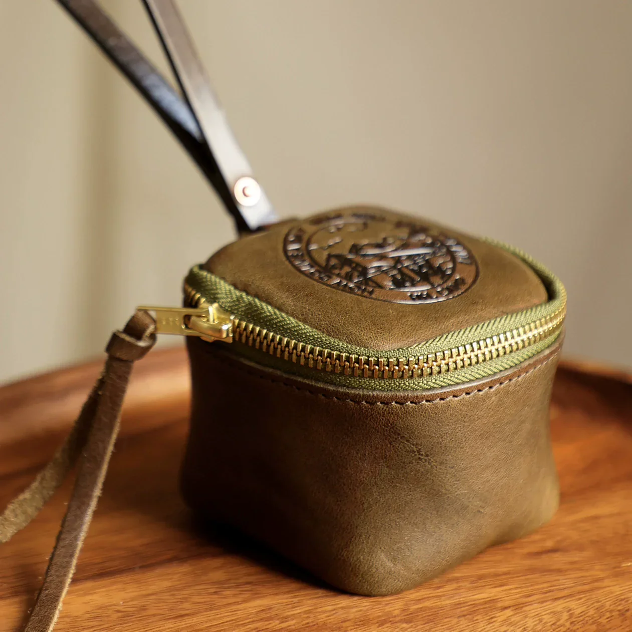 Vegetable-Tanned Leather Bracelet Case - Image 7