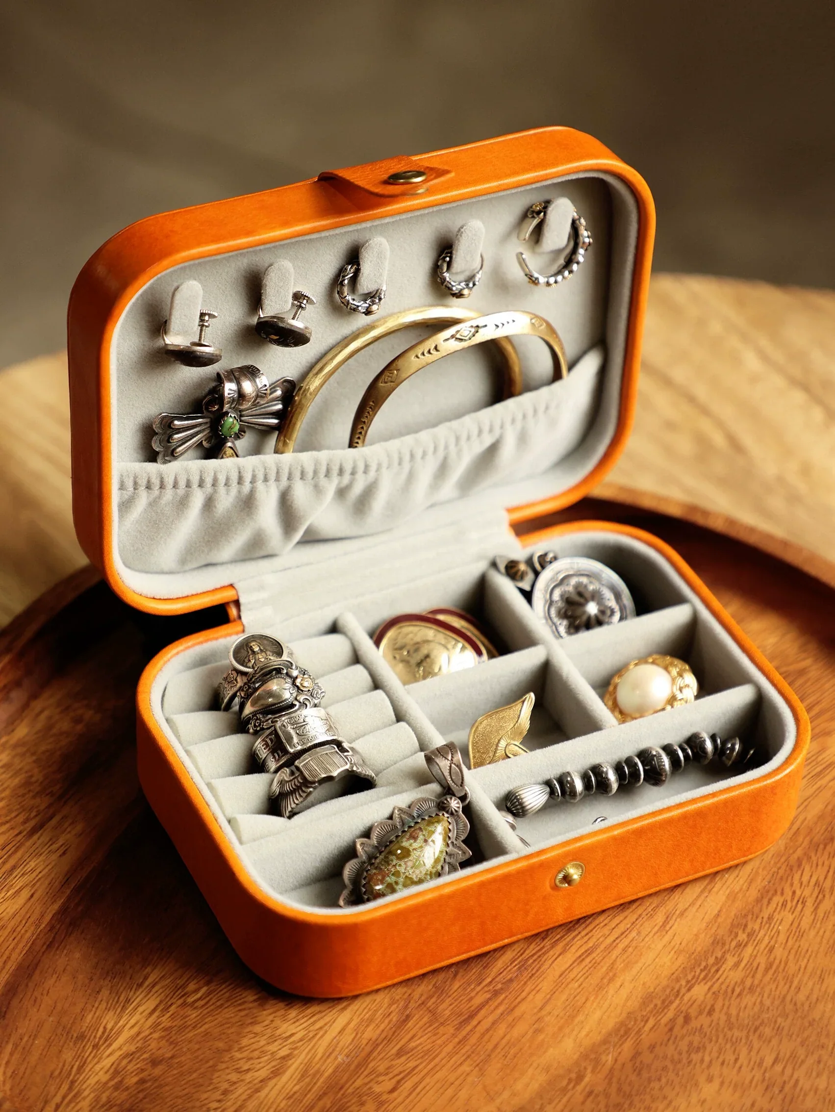 Vegetable-Tanned Leather Travel Jewelry Case - Image 2