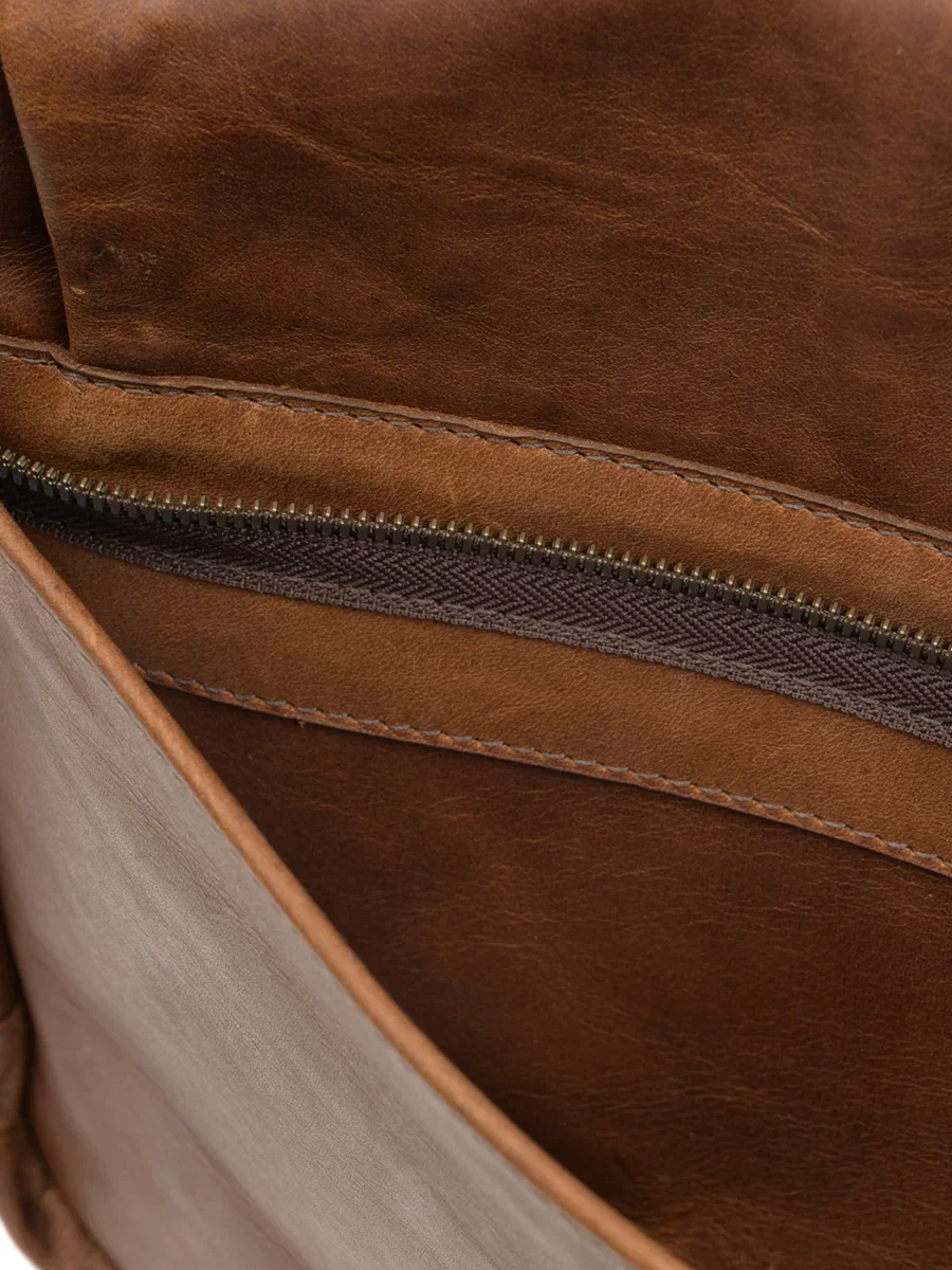 Vegetable-Tanned Top Grain Leather Messenger Bag - Image 4