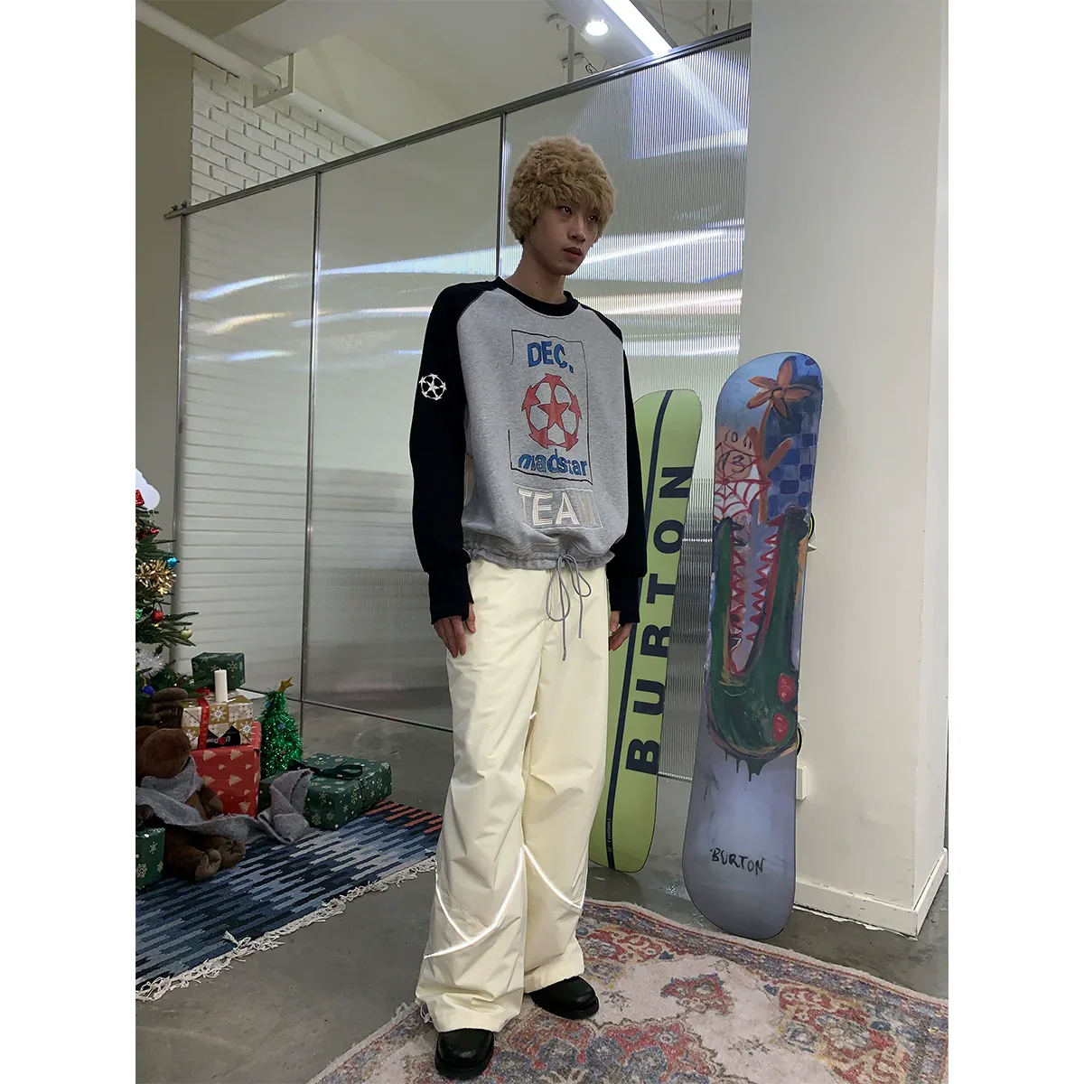 Velvet Graphic Crewneck Sweatshirt - Image 2