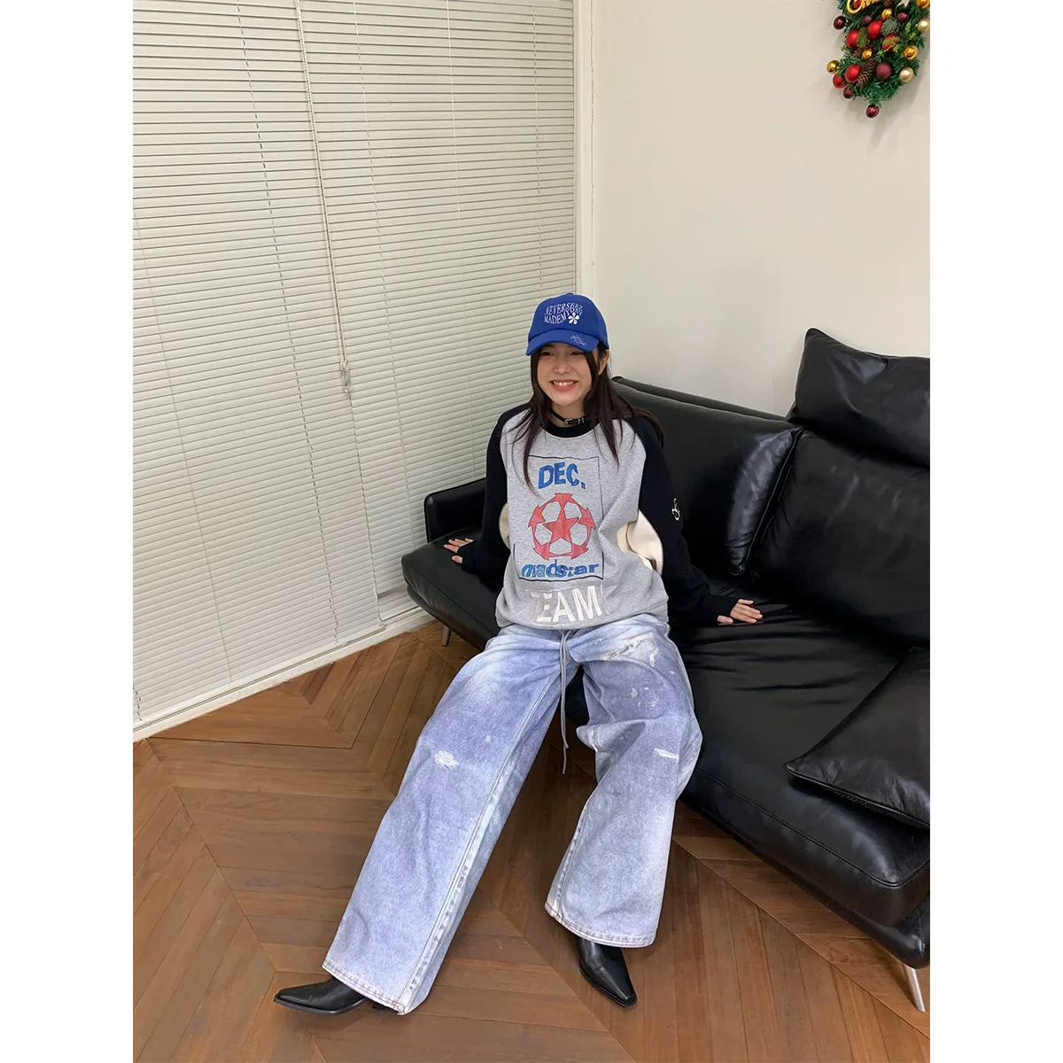 Velvet Graphic Crewneck Sweatshirt - Image 4