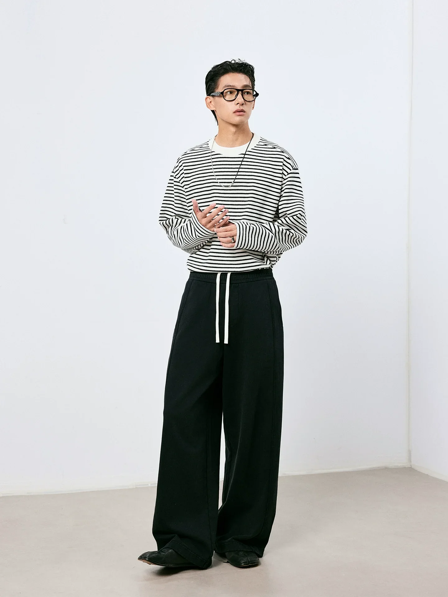 Washed Black Heavyweight Wide-Leg Sweatpants - Image 2