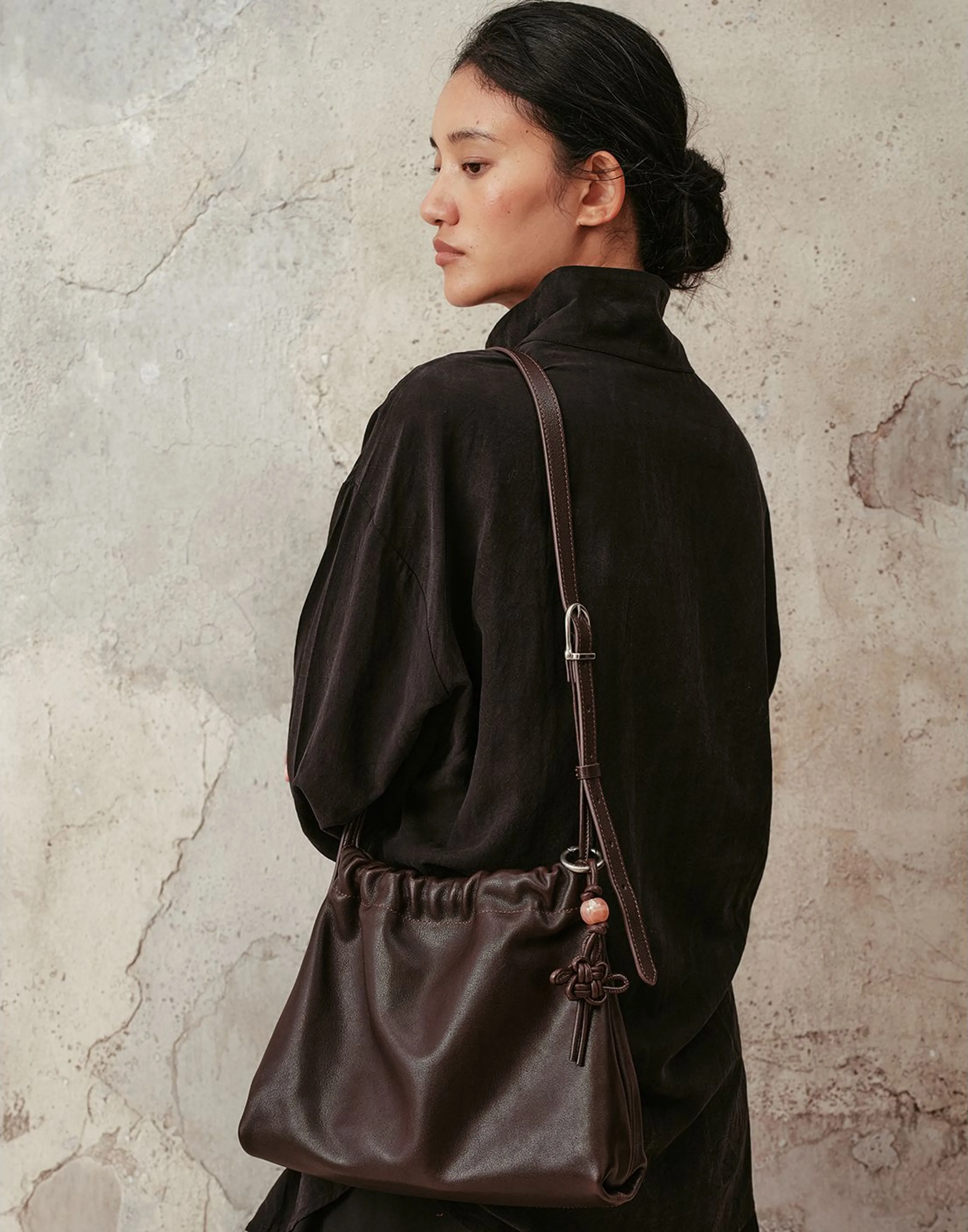 Water-Dyed Top-Grain Leather Shoulder Bucket Bag - Image 9