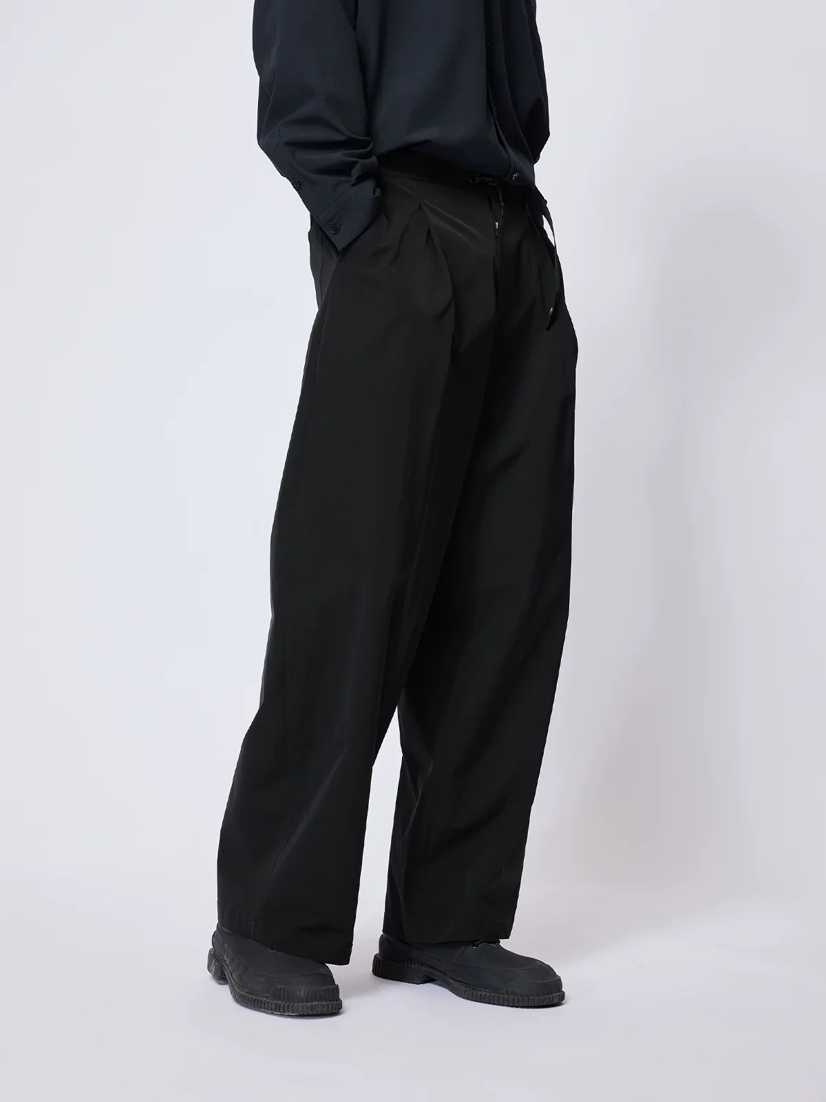 Water-Repellent Loose Commuter Trousers - Image 5