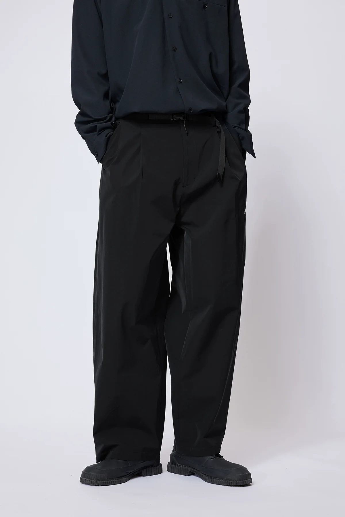 Water-Repellent Loose Commuter Trousers - Image 7