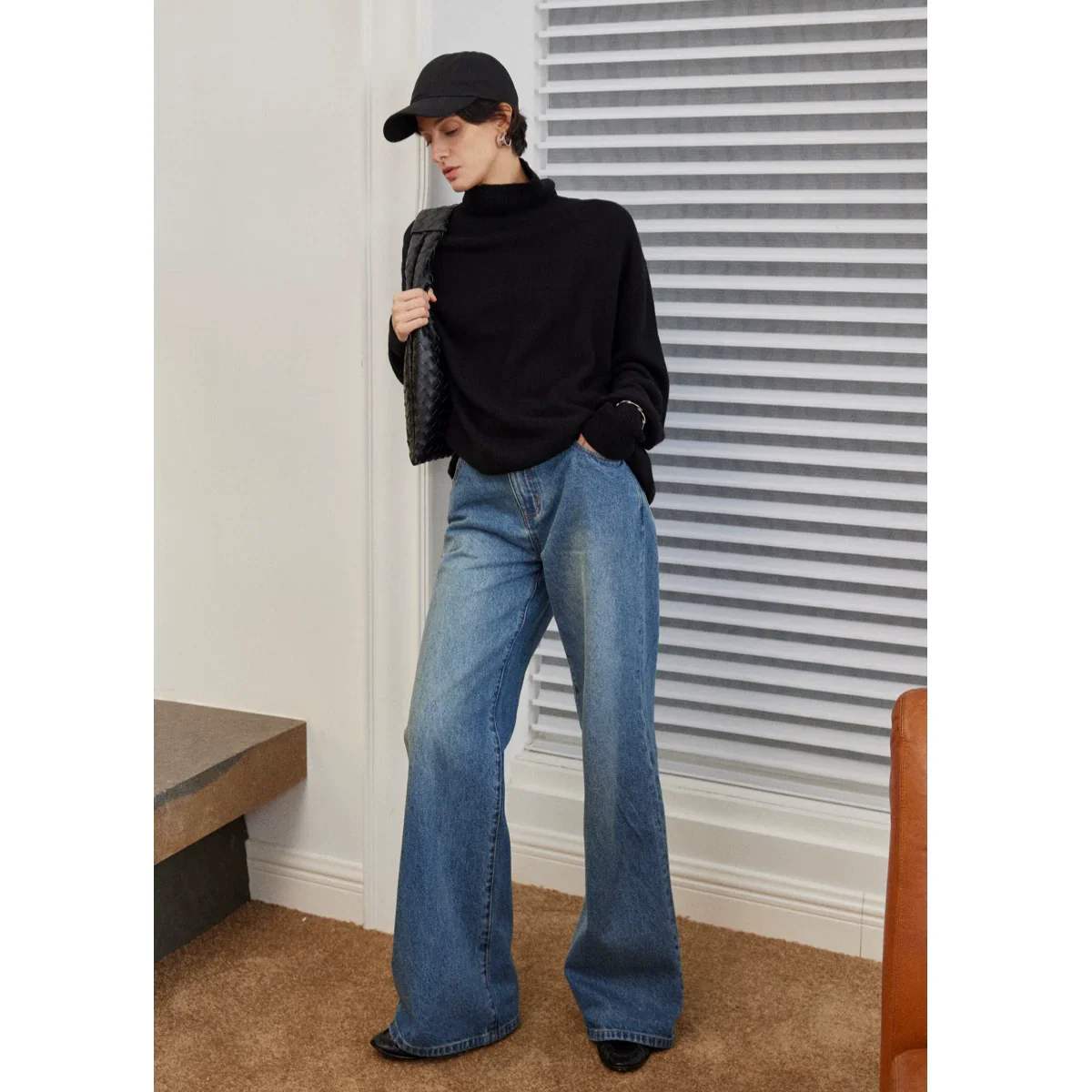 Wide-Leg Blue Jeans - Image 2
